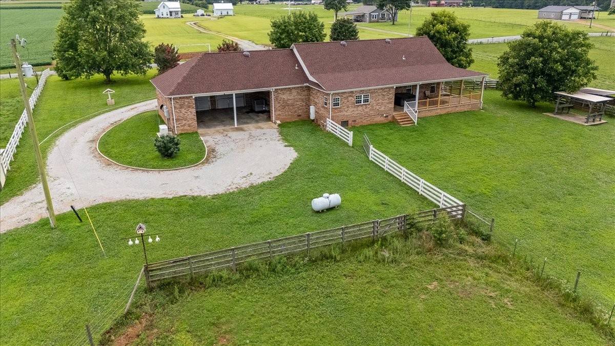 158 Big Springs Rd, Lawrenceburg, TN 38464