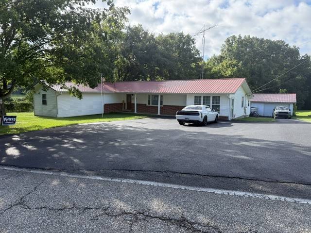 43 Danville Rd, Big Sandy, TN 38221