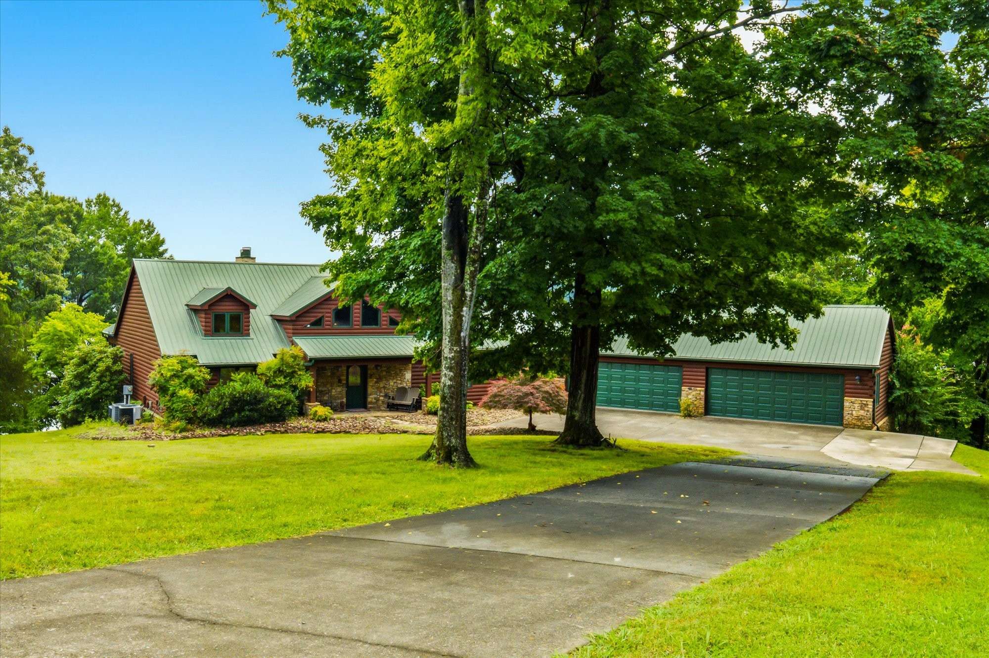 2114 Bridge View Dr, Dandridge, TN 37725