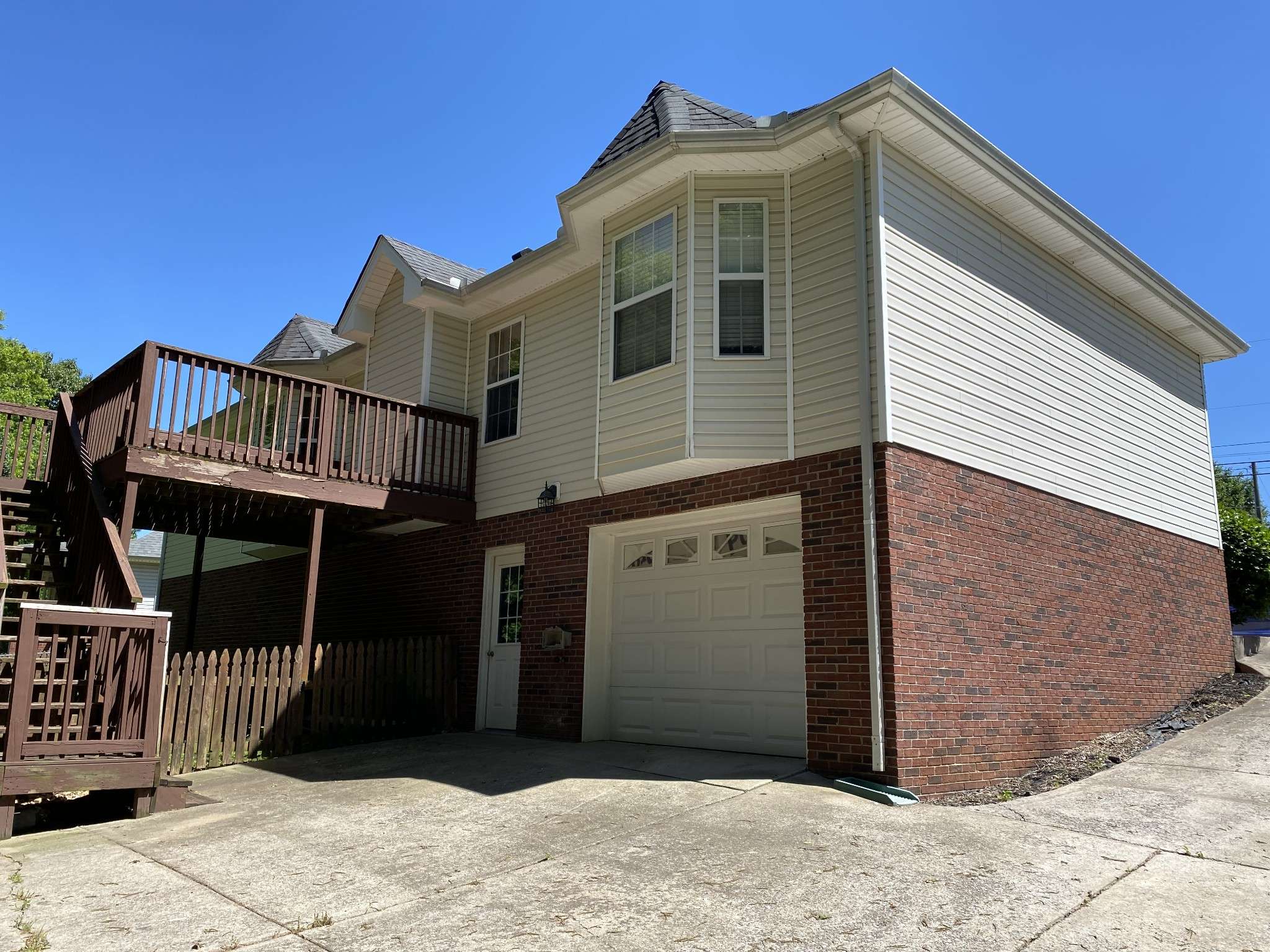 75 West Dr, Clarksville, TN 37040