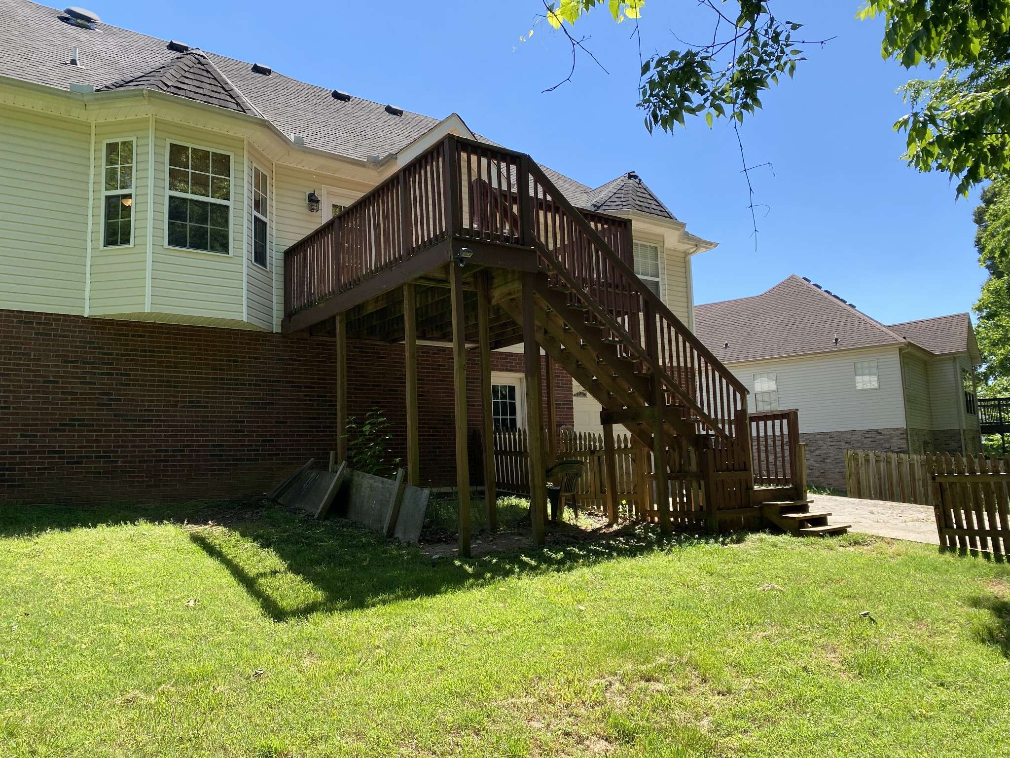 75 West Dr, Clarksville, TN 37040