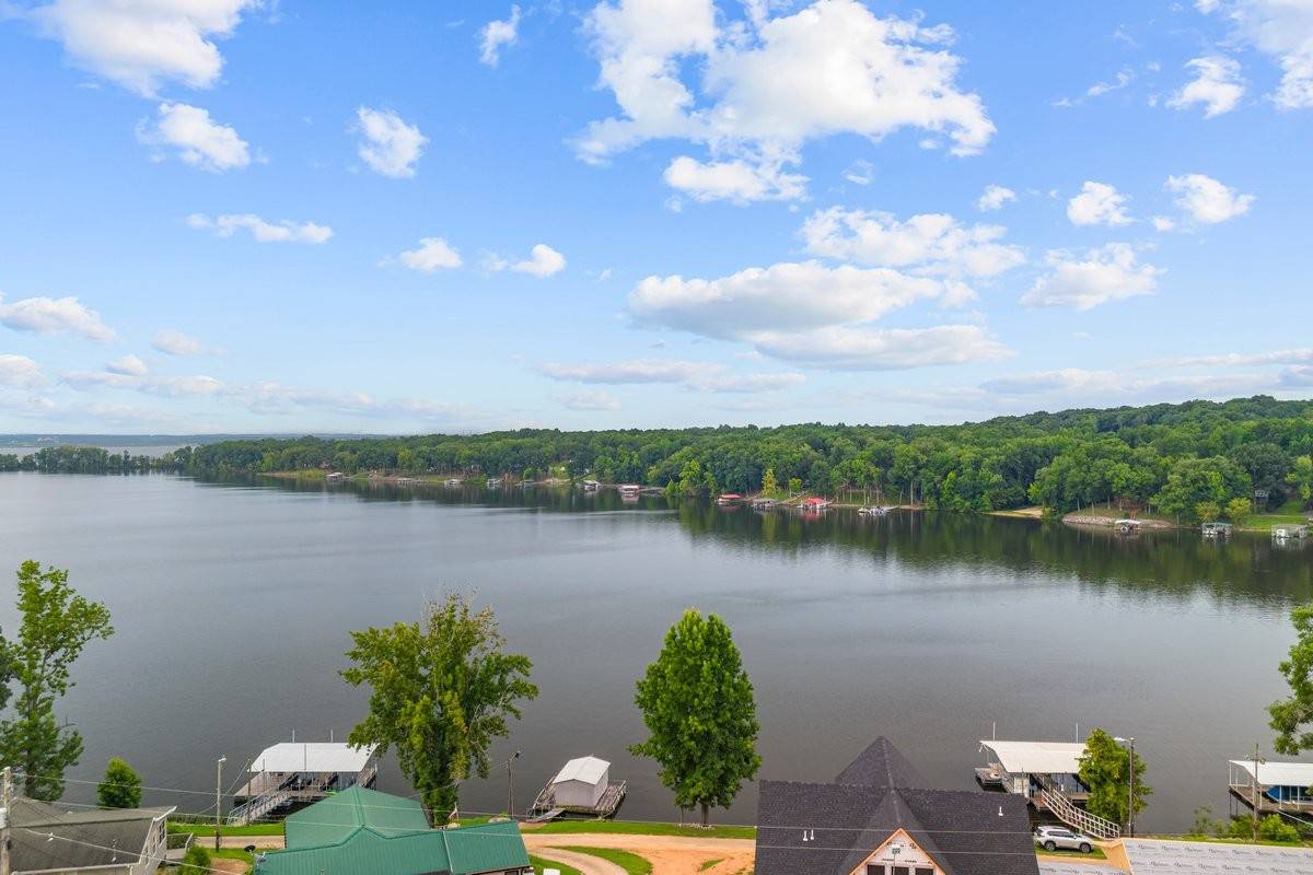 96 Quail Ln, Camden, TN 38320