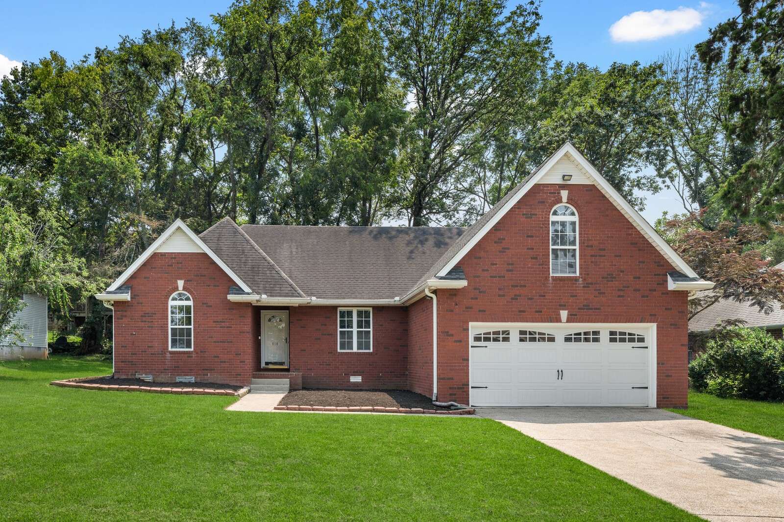 616 Woodland Hills Dr, La Vergne, TN 37086