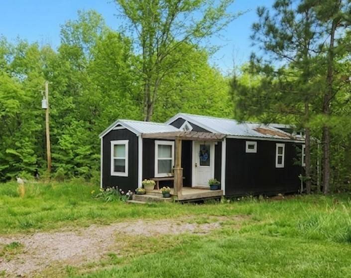 2205 Pine Ridge Ln, Adamsville, TN 38310