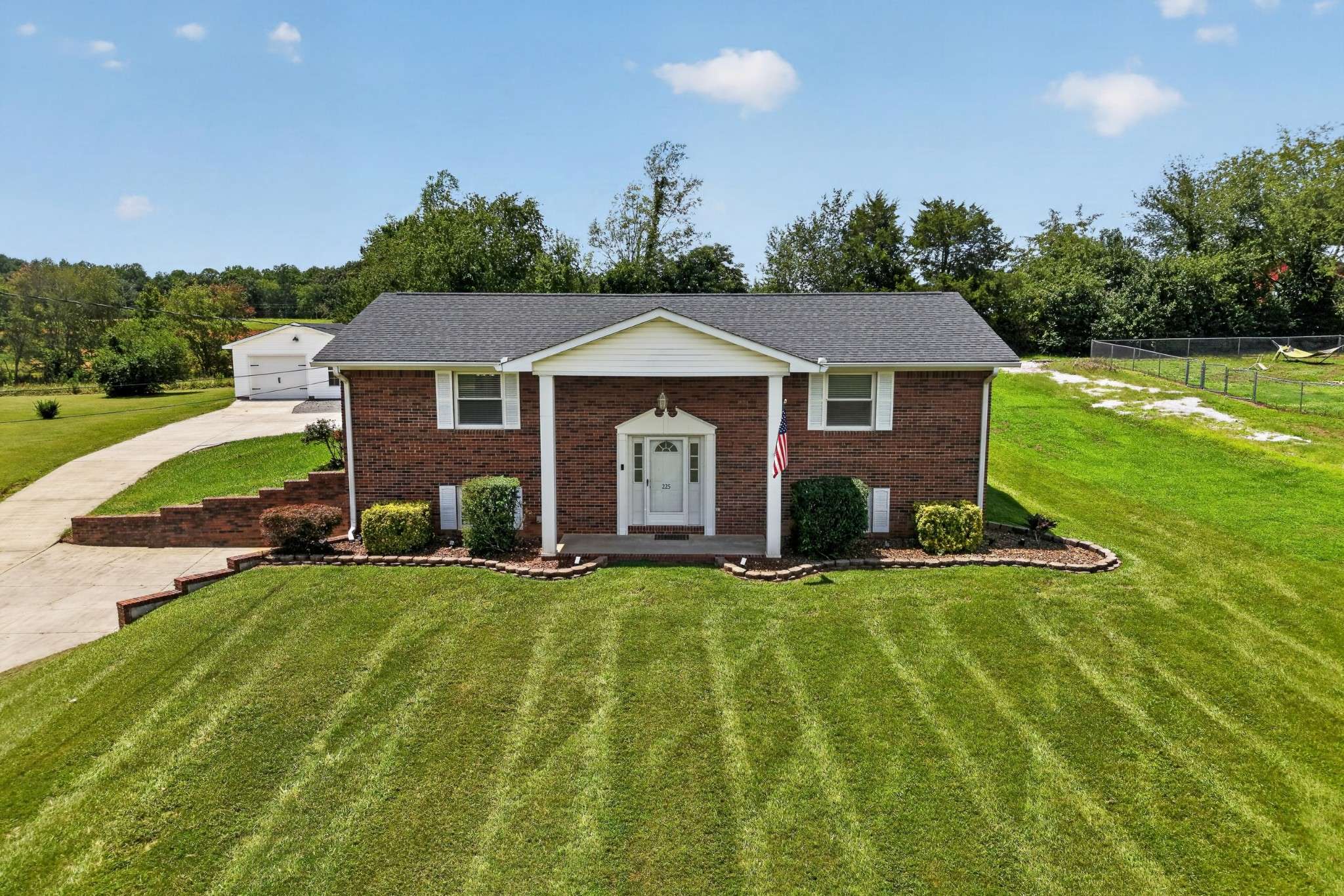225 Westgate Dr, Baxter, TN 38544