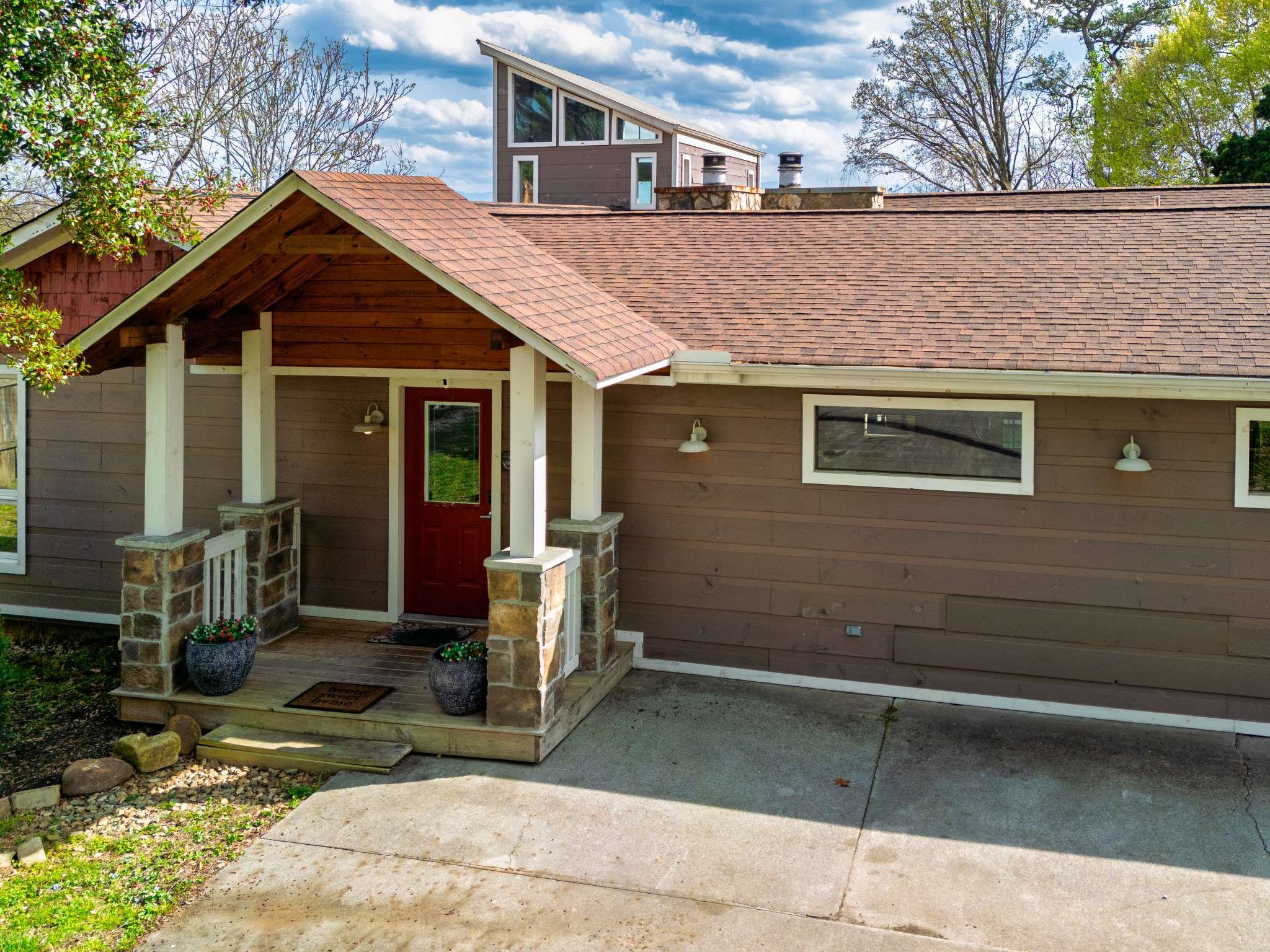812 Starlight Ln, Kodak, TN 37764