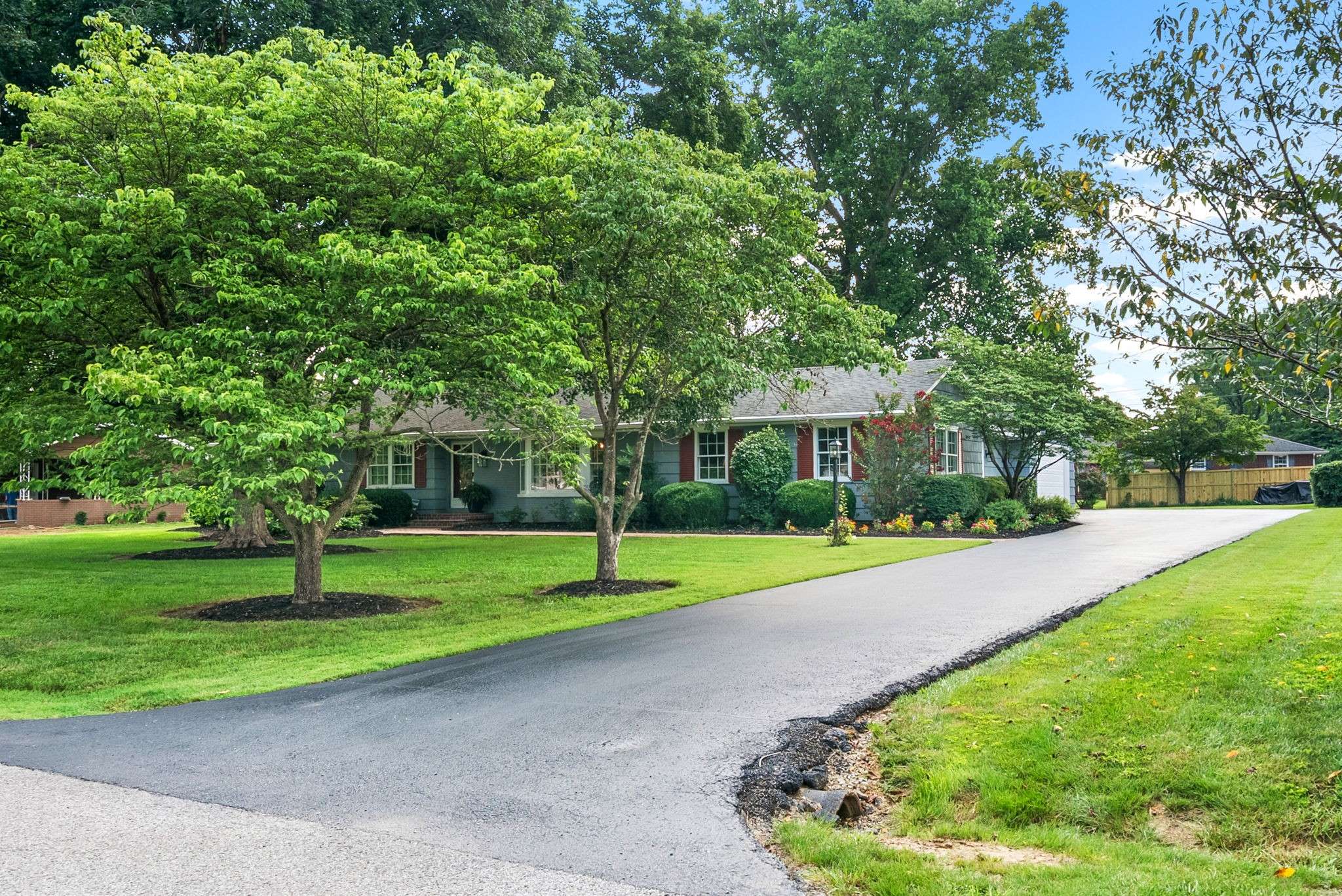 320 Skyline Park Dr, Hopkinsville, KY 42240