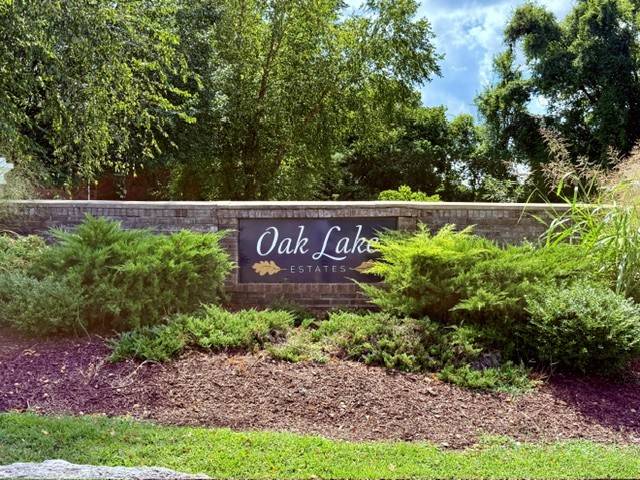 30 Oak Valley Dr, Spring Hill, TN 37174