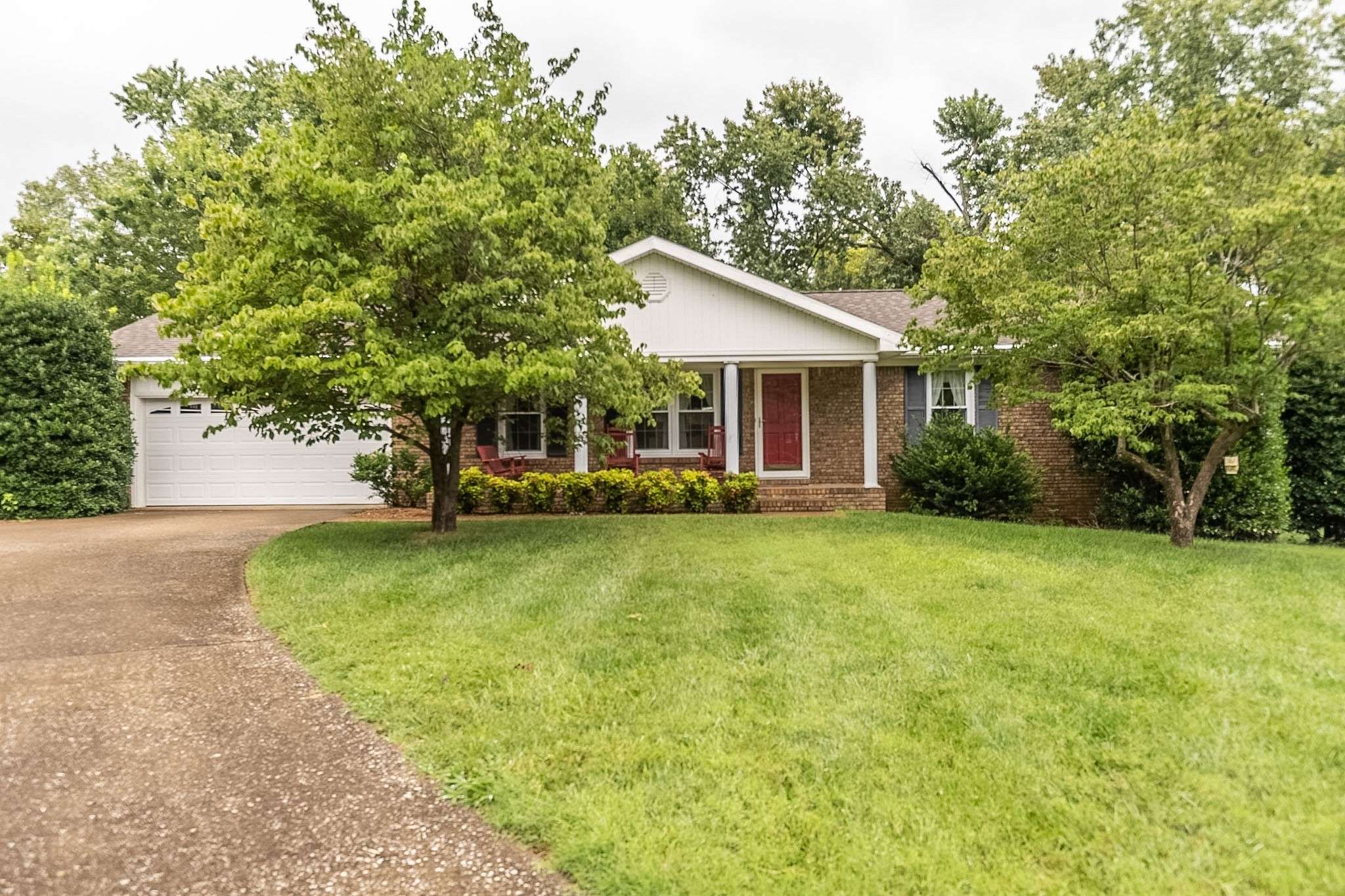 302 Springmont Dr, Hopkinsville, KY 42240