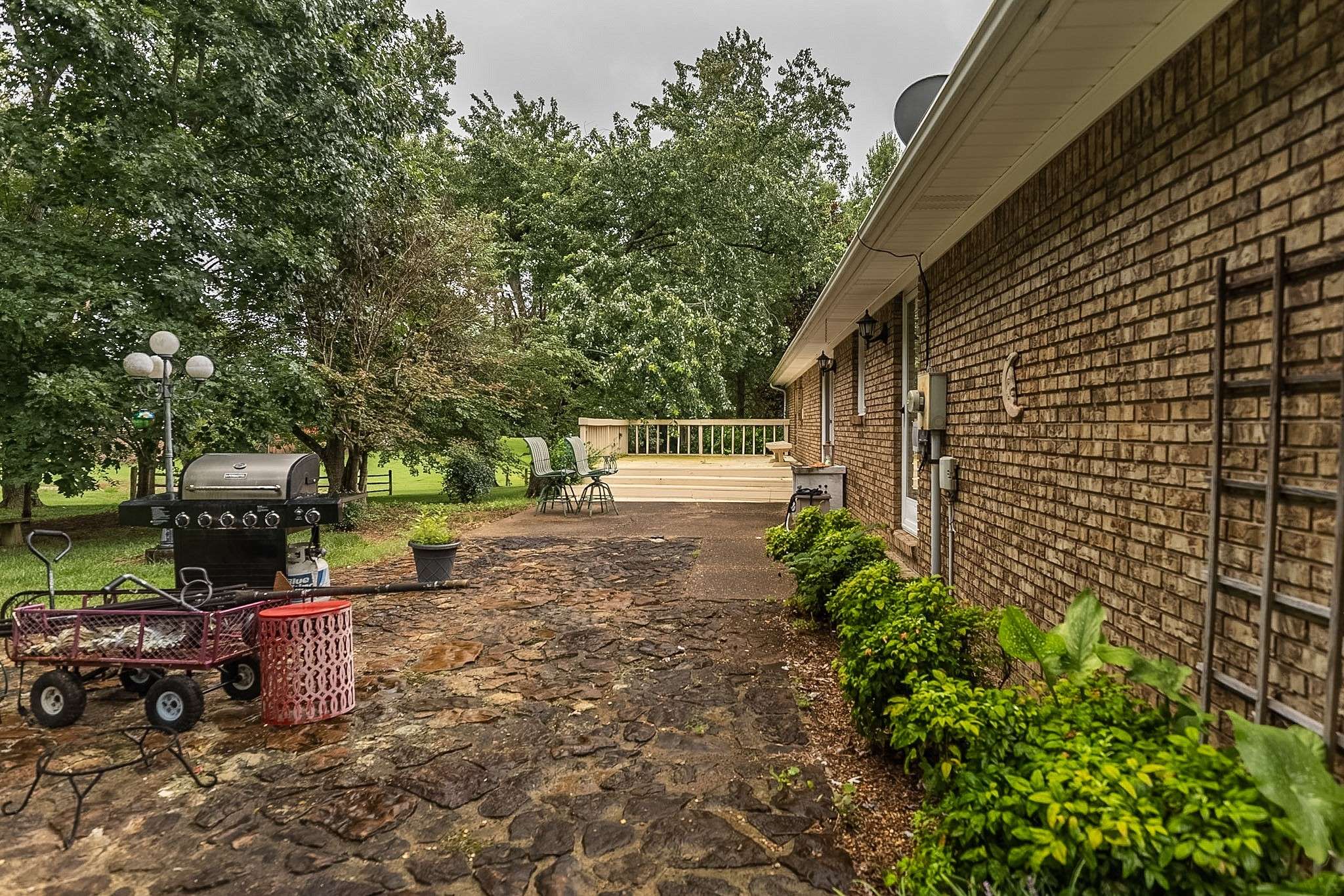 302 Springmont Dr, Hopkinsville, KY 42240