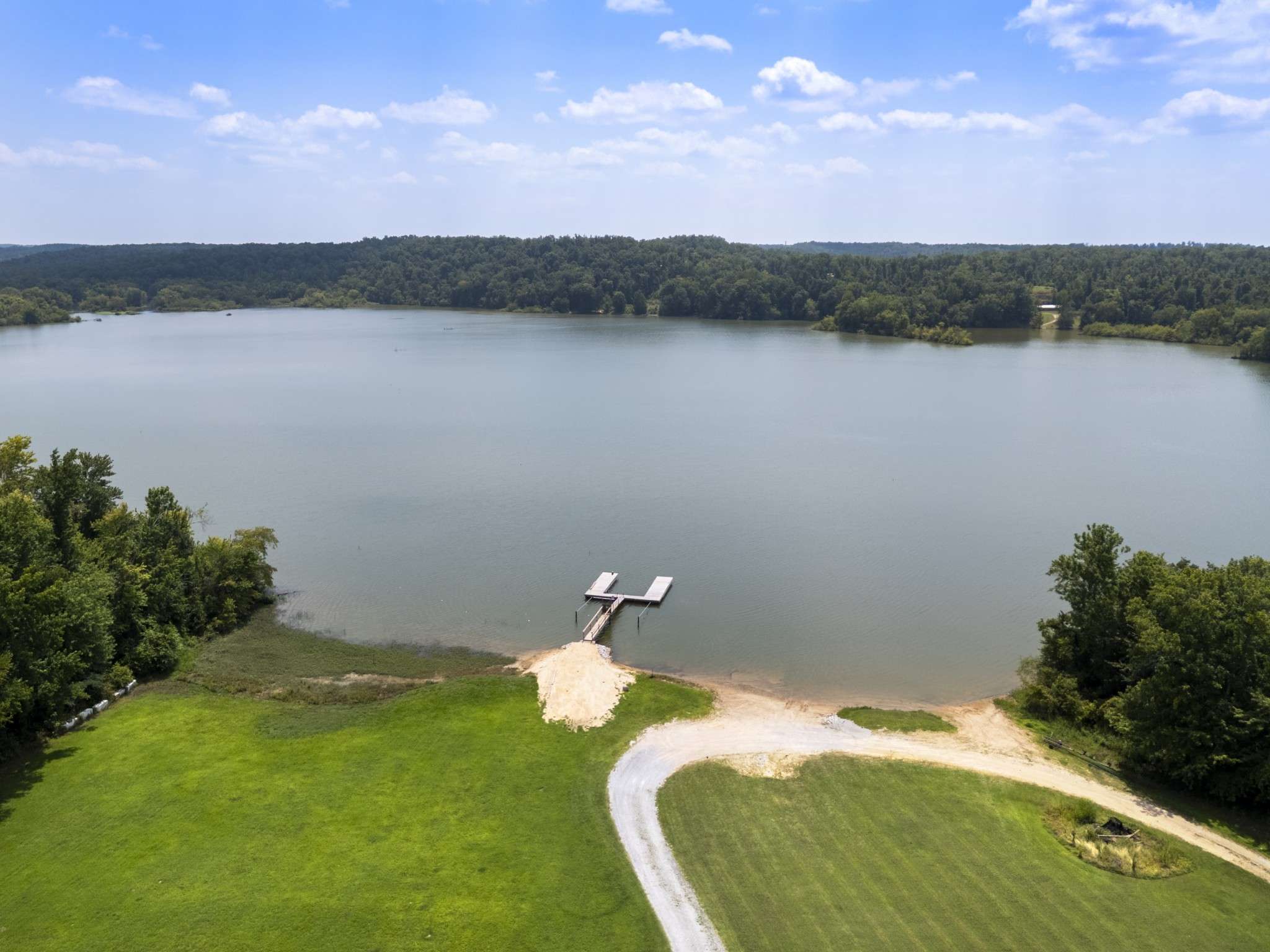 33 Lower Roans Creek Rd, Linden, TN 37096