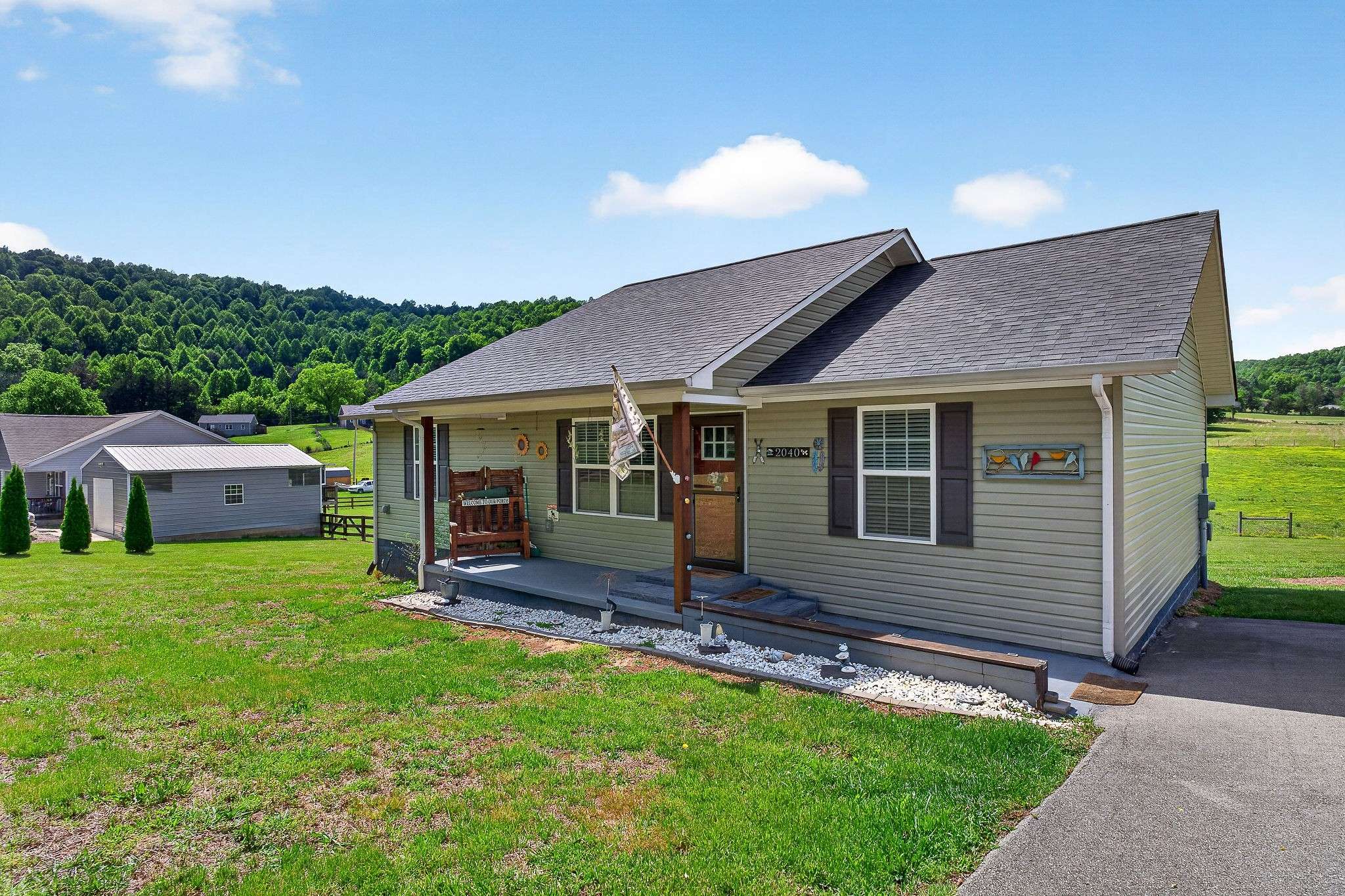 2040 Walker Cove Rd, Sparta, TN 38583