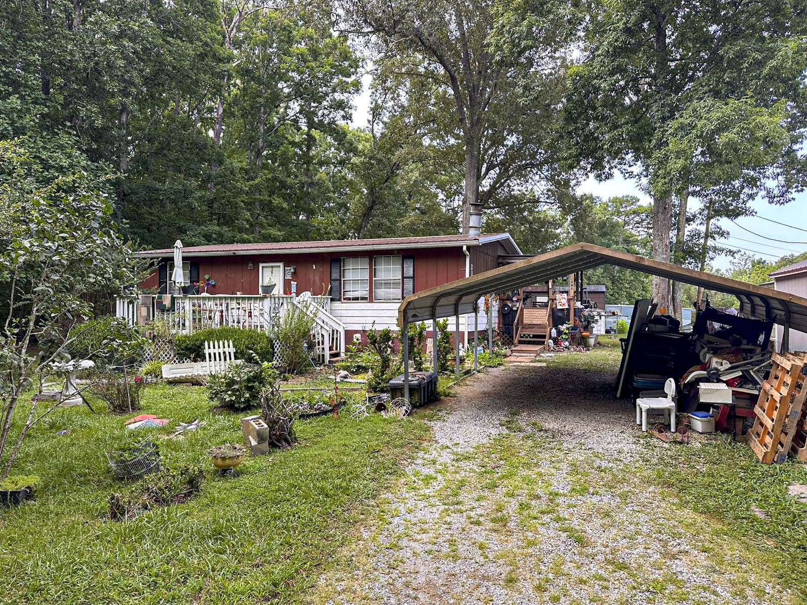 2120 Cox Rd, Dandridge, TN 37725