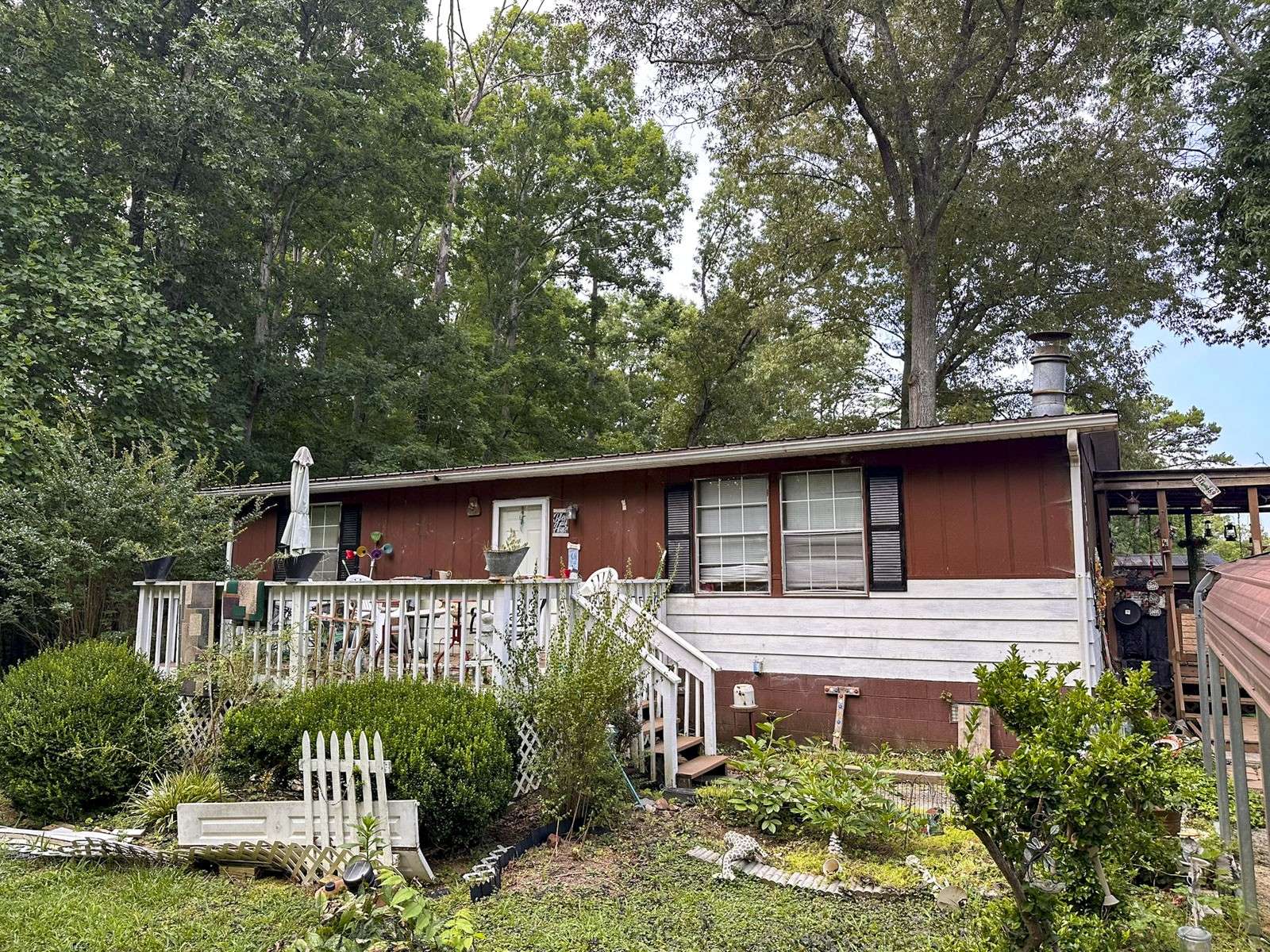 2120 Cox Rd, Dandridge, TN 37725