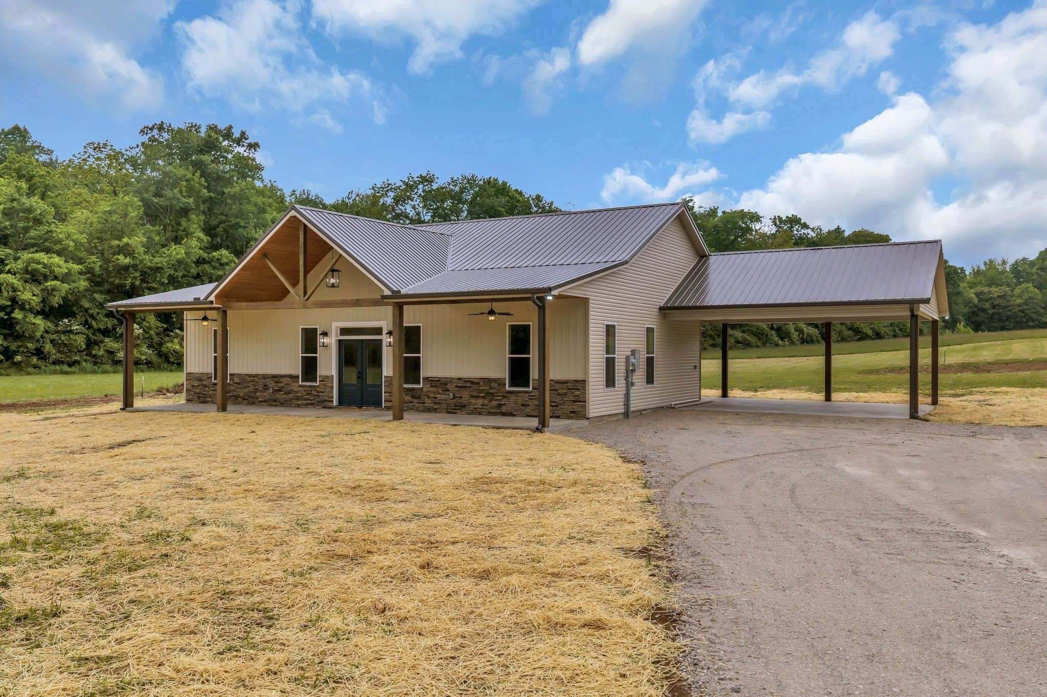 682 E Piney Rd #E, Dickson, TN 37055