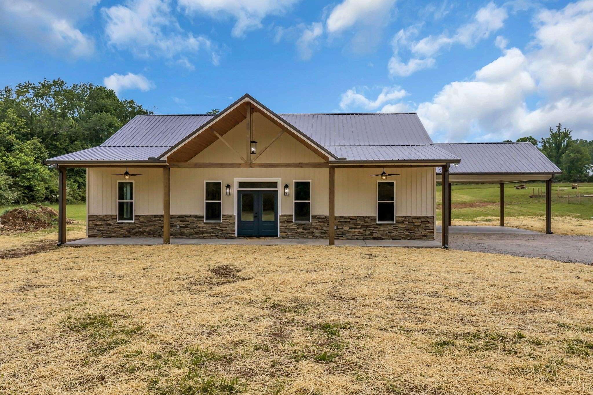 682 E Piney Rd #E, Dickson, TN 37055