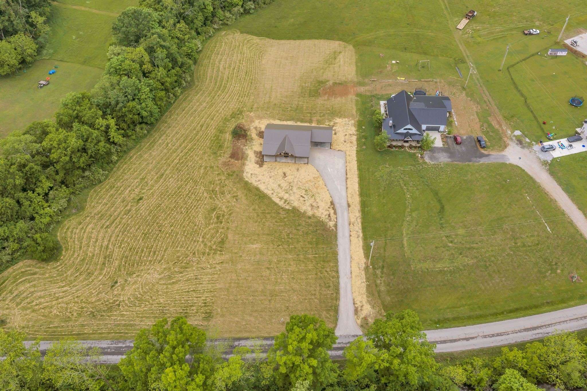 682 E Piney Rd #E, Dickson, TN 37055