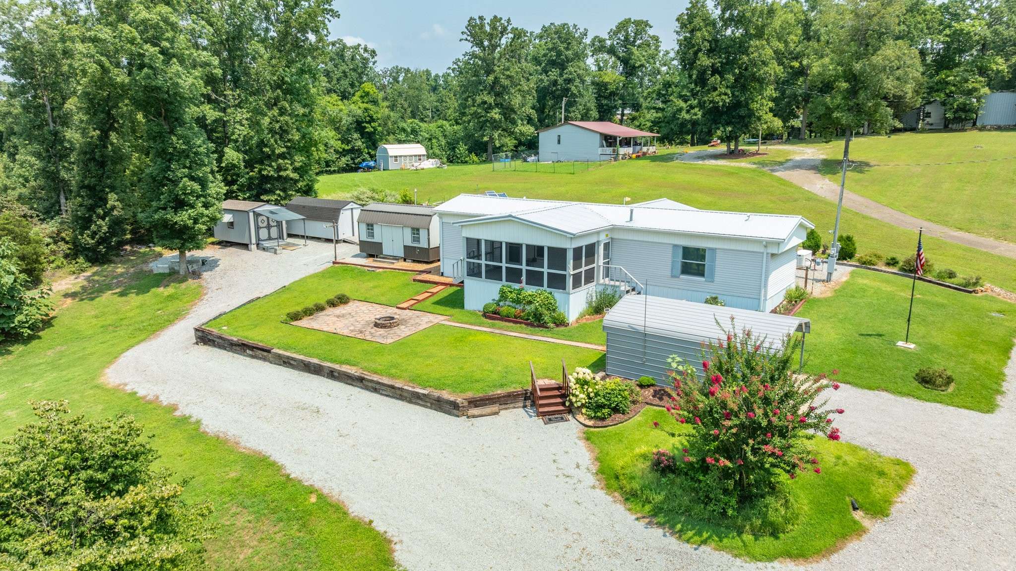 181 Lower Roans Creek Rd, Linden, TN 37096