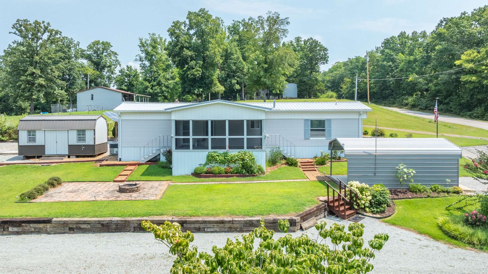 181 Lower Roans Creek Rd, Linden, TN 37096