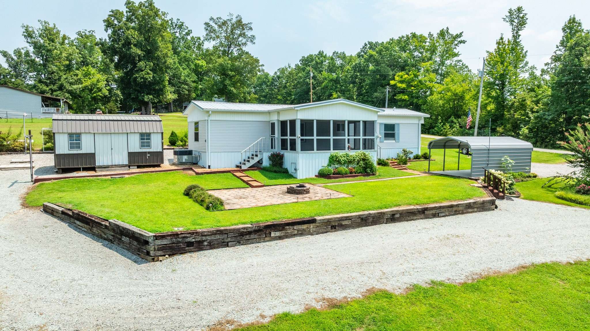 181 Lower Roans Creek Rd, Linden, TN 37096