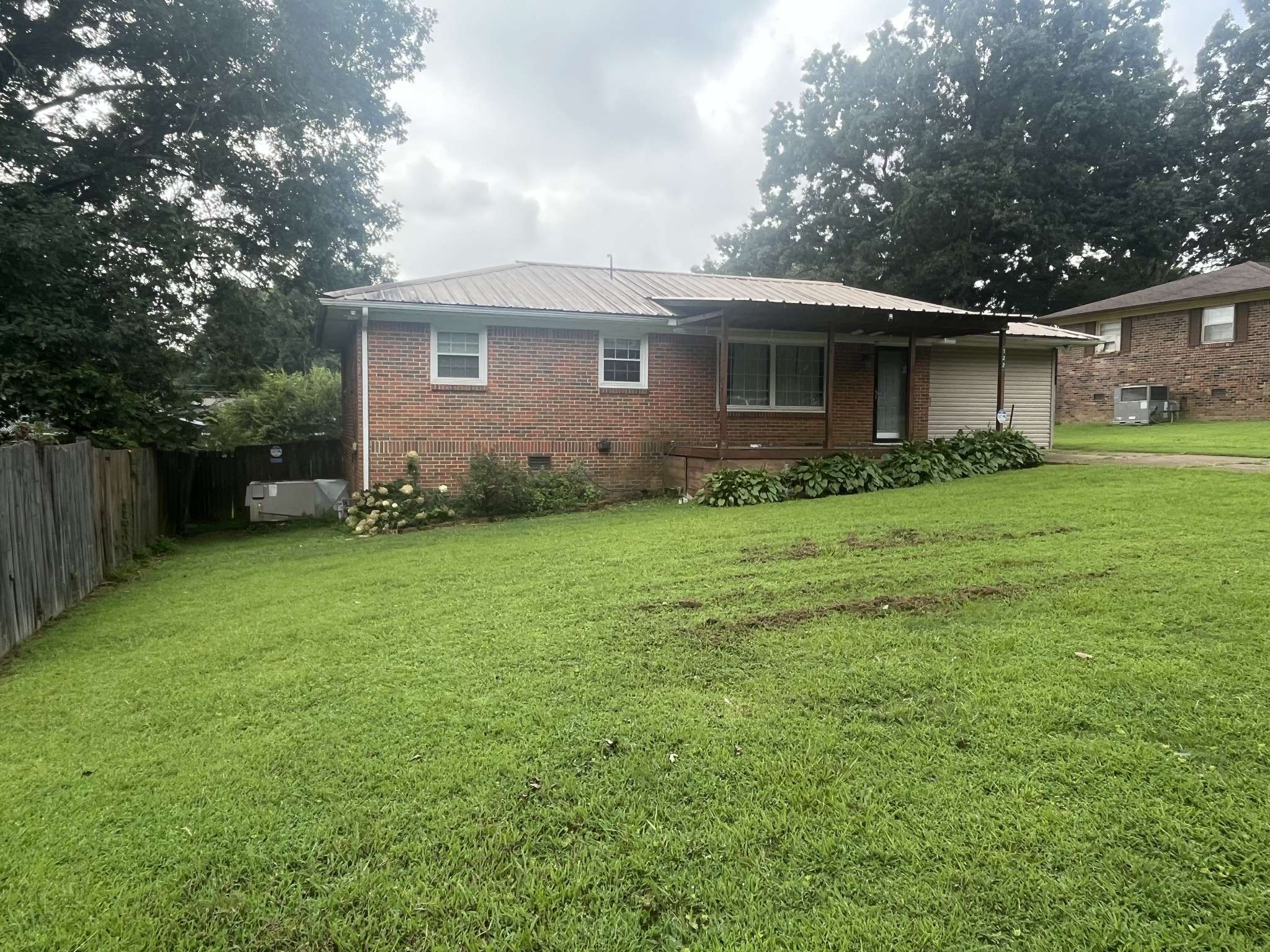 122 E James St, Collinwood, TN 38450