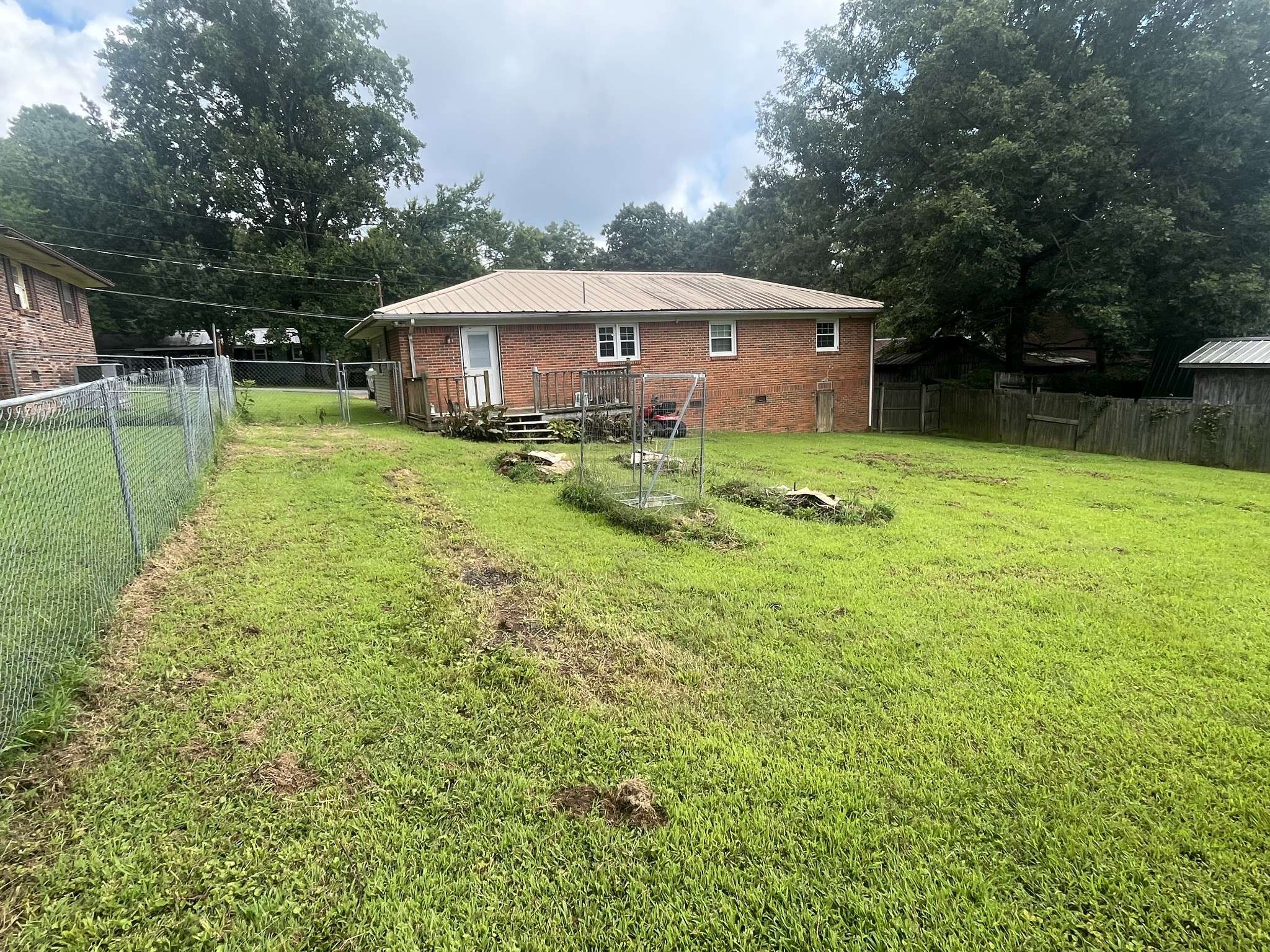 122 E James St, Collinwood, TN 38450