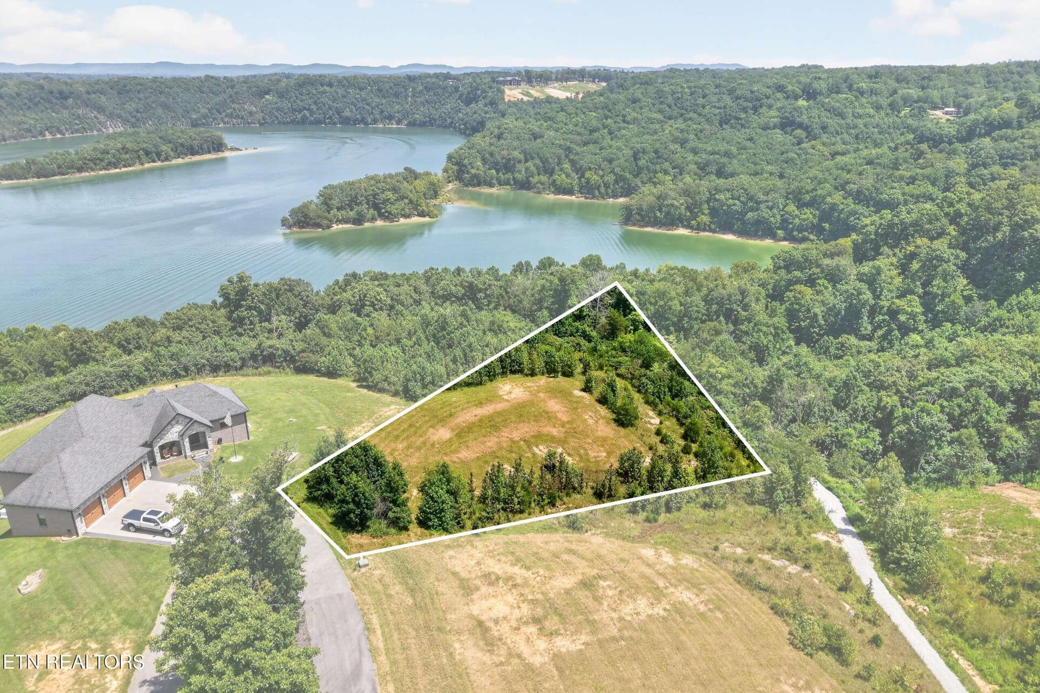 0 Holly Bend Dr, Byrdstown, TN 38549