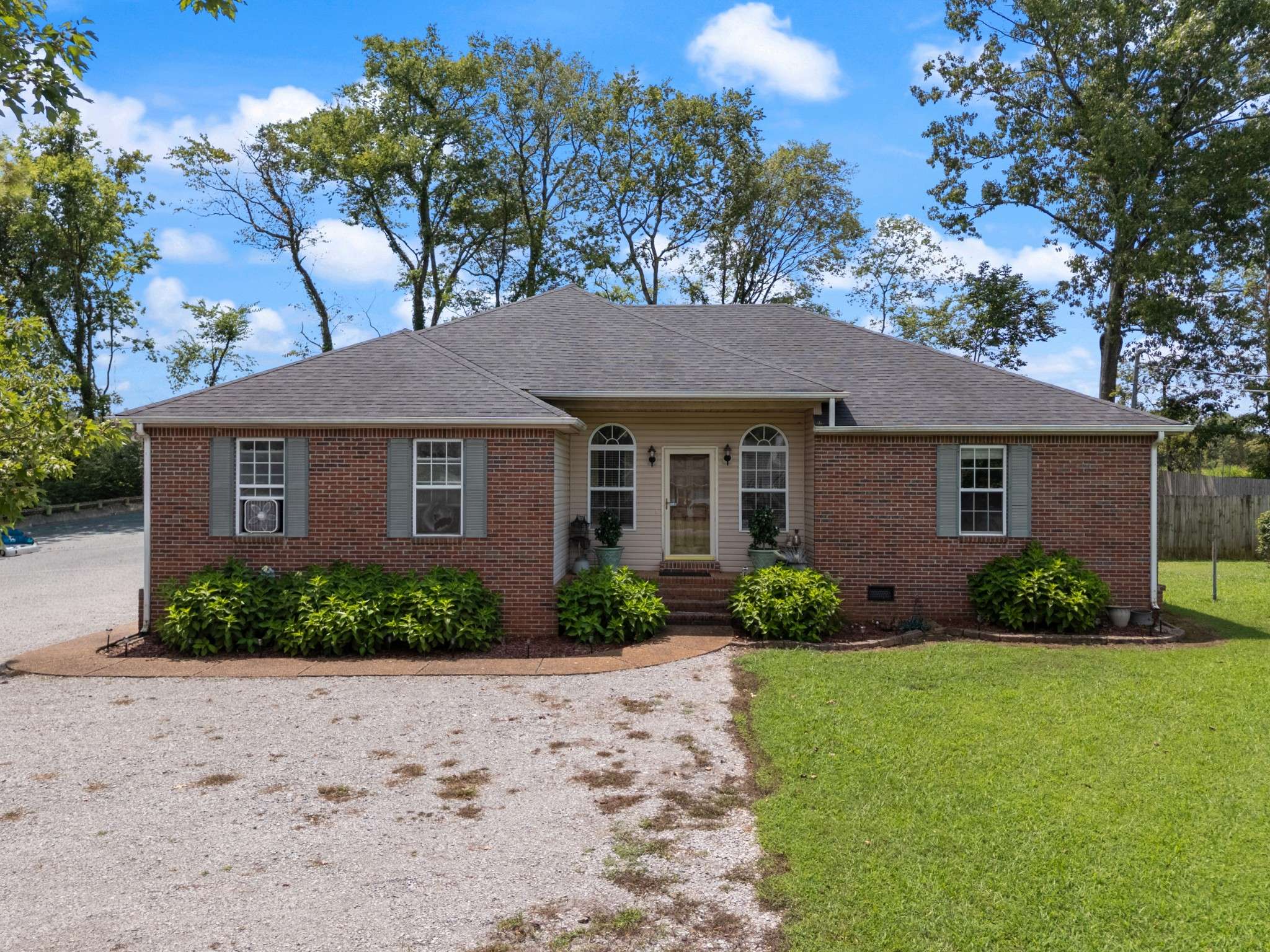 2122 Derrick Rd, Chapel Hill, TN 37034