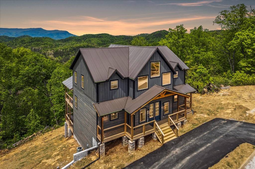 2829 Red Sky Drive, Sevierville, TN 37862