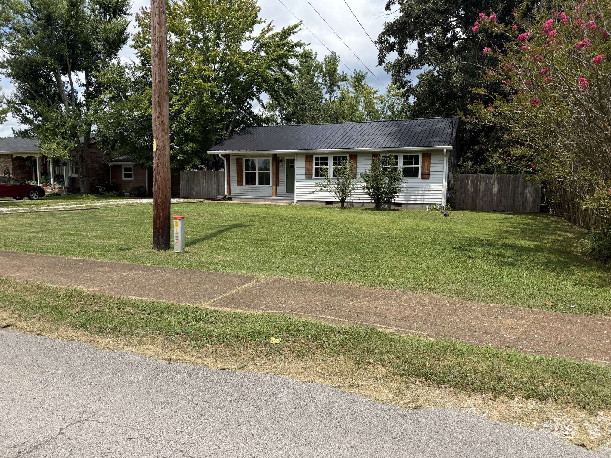 15 Forrest Ave, Hohenwald, TN 38462