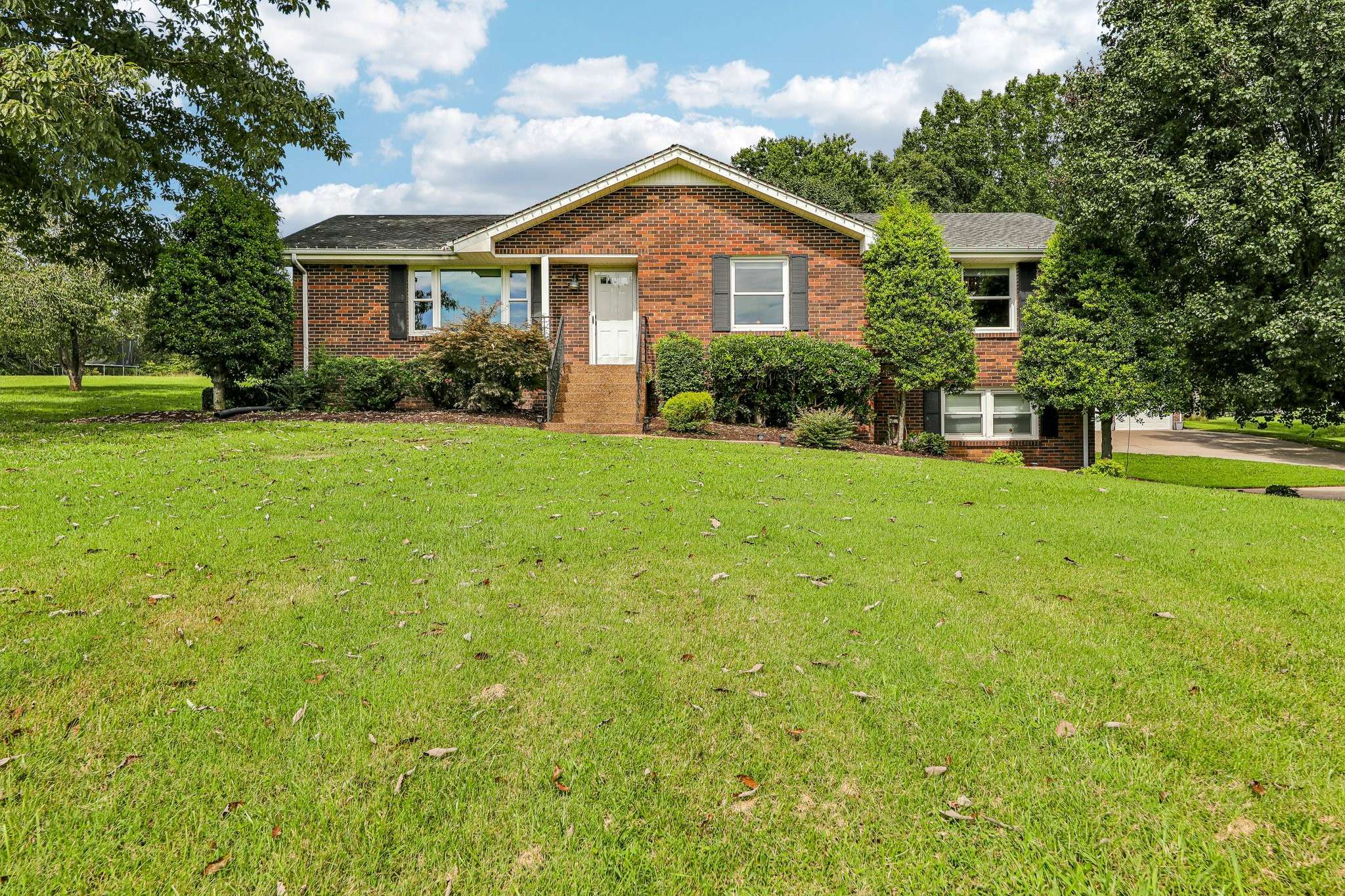 1205 Madison Creek Rd, Goodlettsville, TN 37072