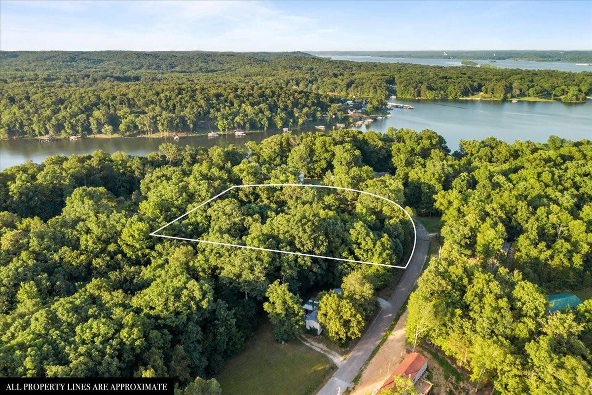 610 Alpine Rd, Camden, TN 38320