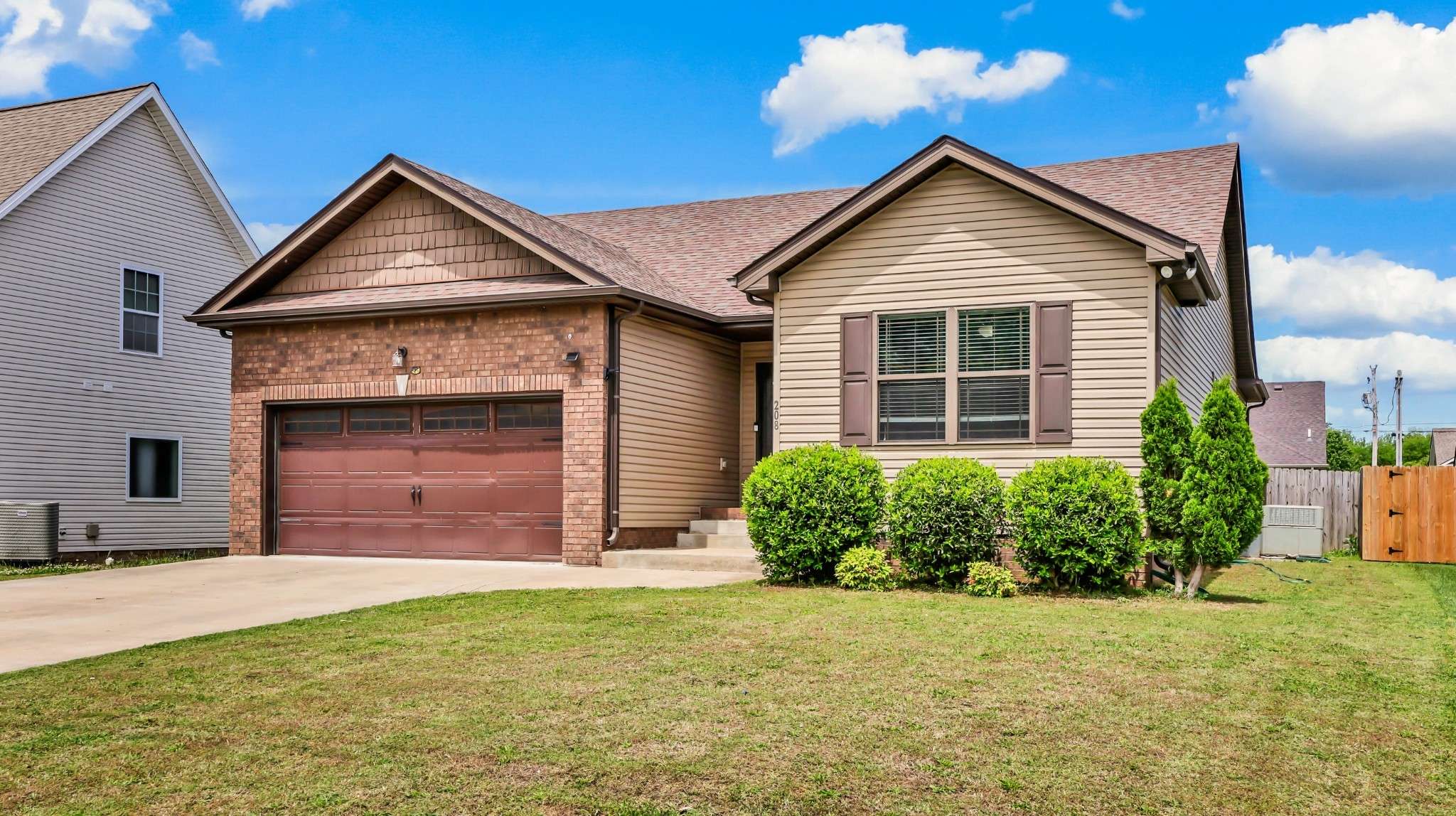 208 Azalea Dr, Oak Grove, KY 42262