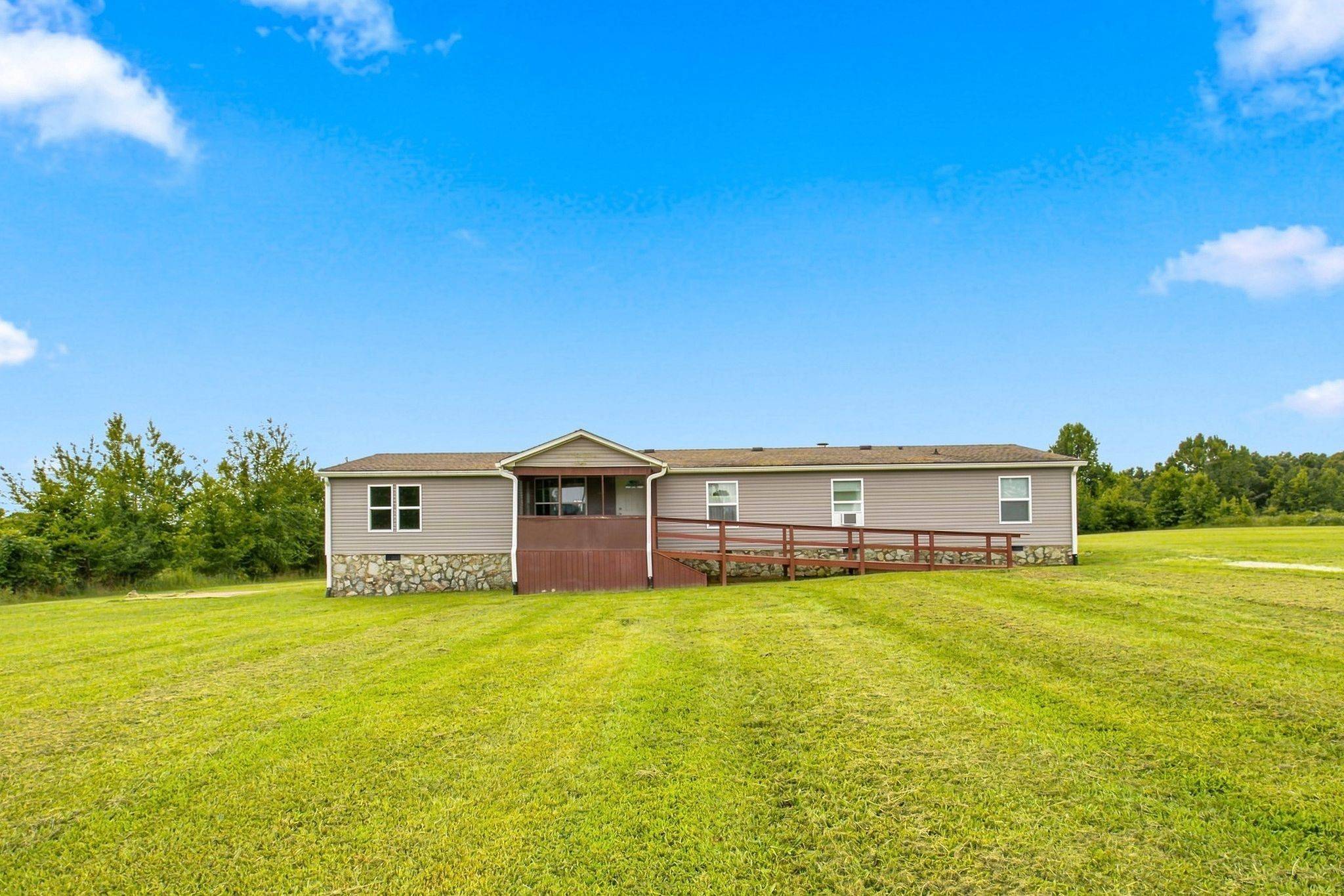 477 Dady Rd, Mc Ewen, TN 37101