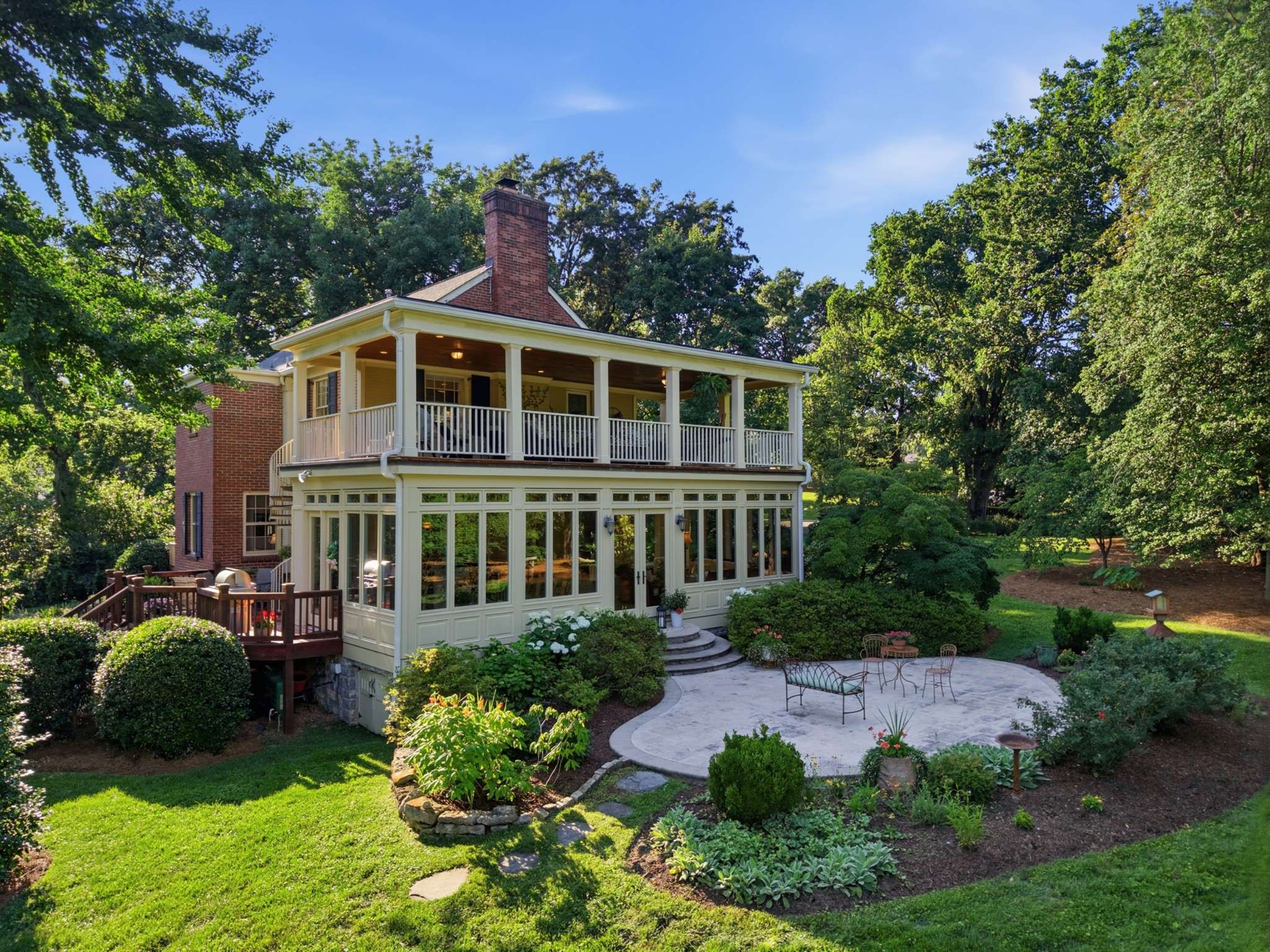 1419 Graybar Ln, Nashville, TN 37215