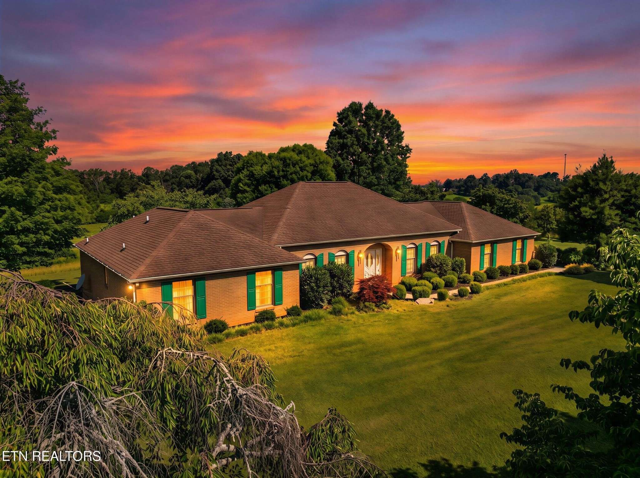 377 Thomas Loop Rd, Sevierville, TN 37876