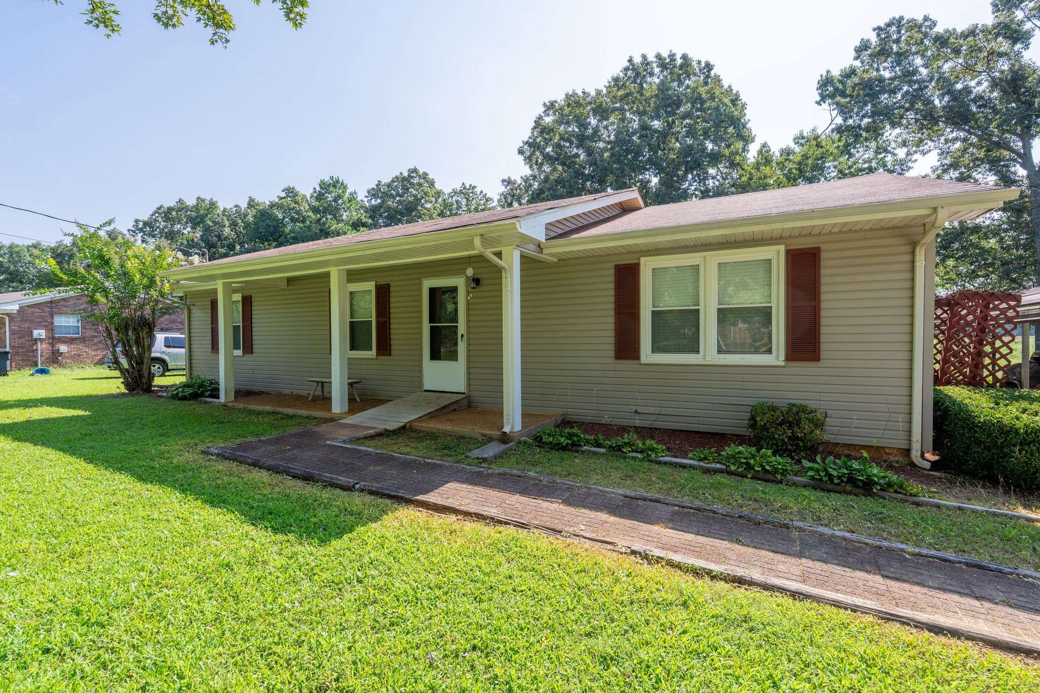 1020 Rosier Rd, Lawrenceburg, TN 38464