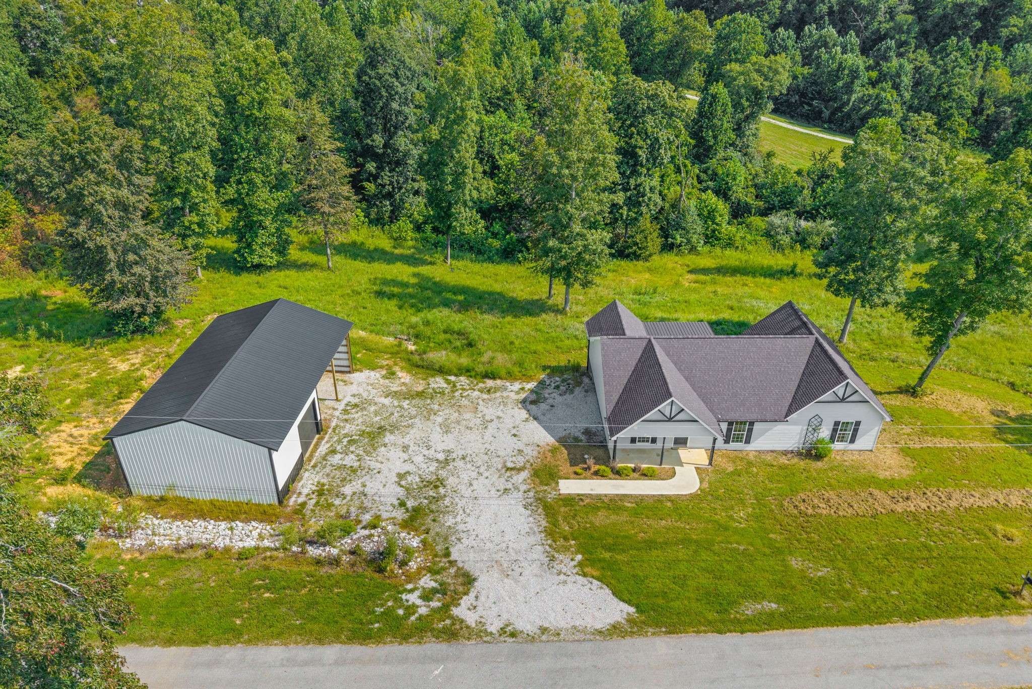 153 High Point Rd, Erin, TN 37061