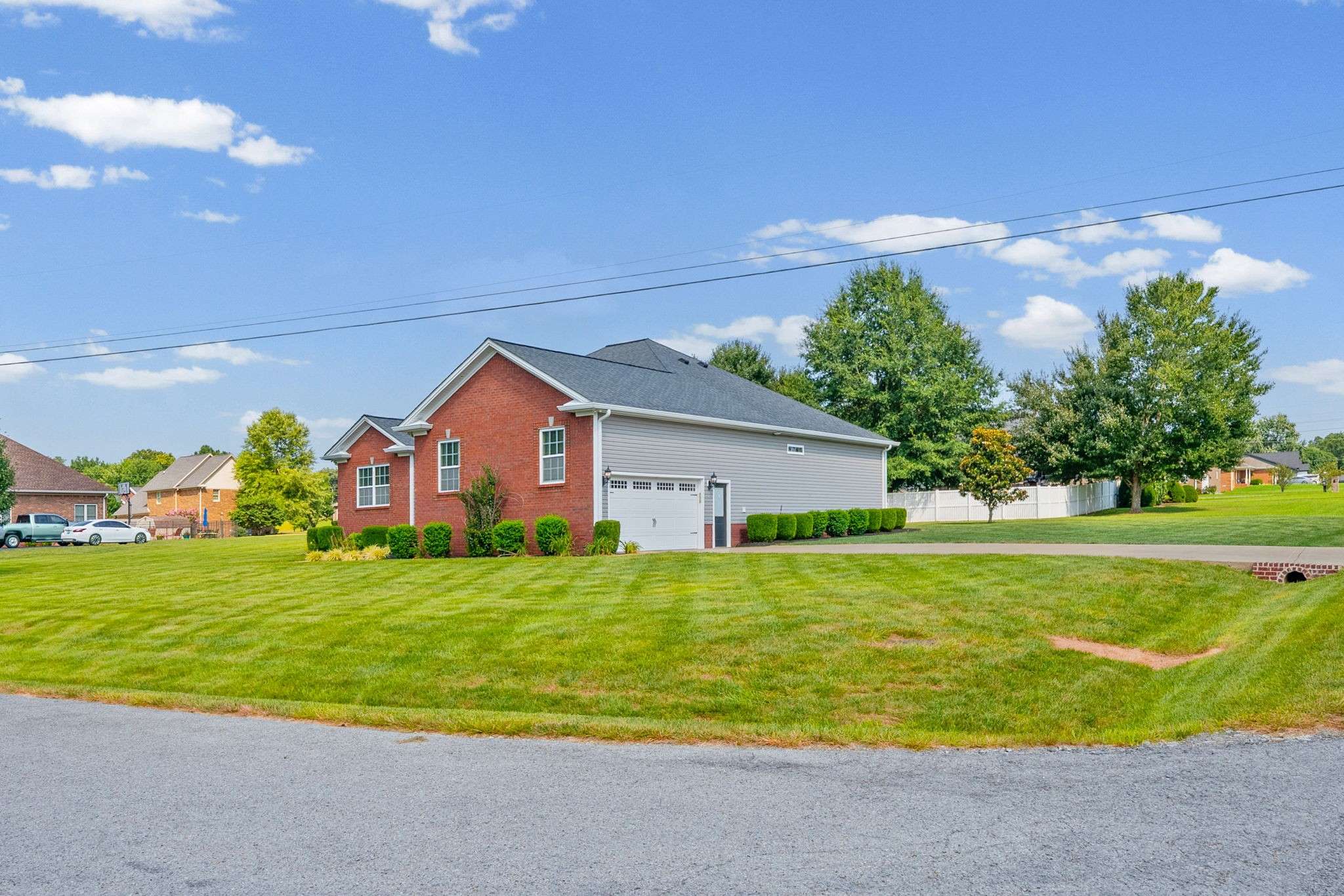201 Quincy Dr, Hopkinsville, KY 42240