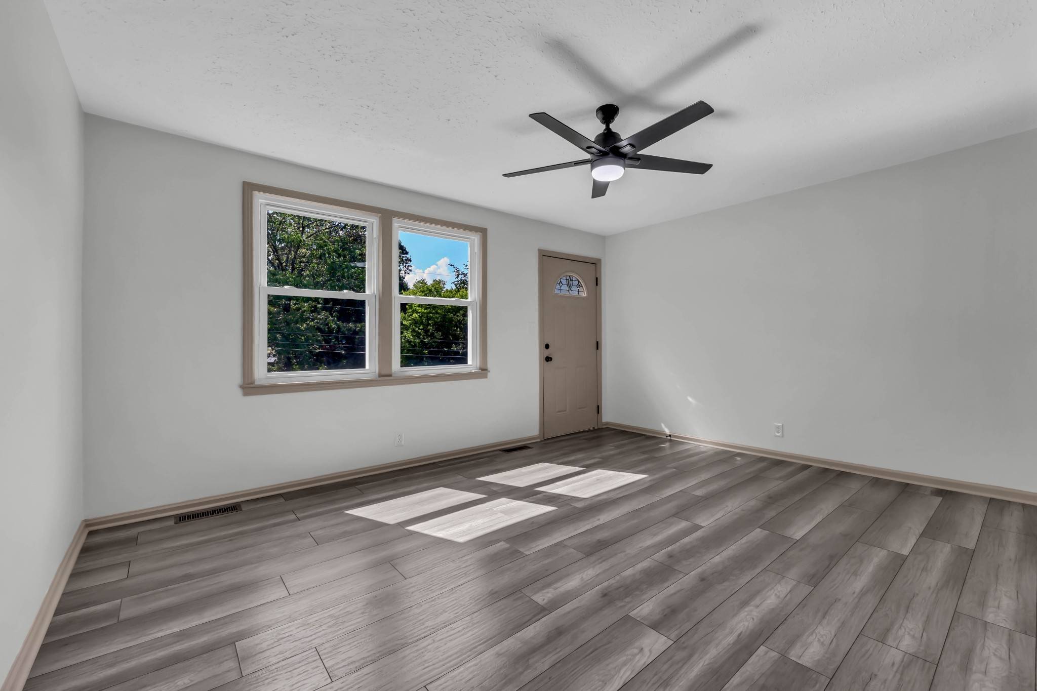 641 Cleveland Dr, Clarksville, TN 37042