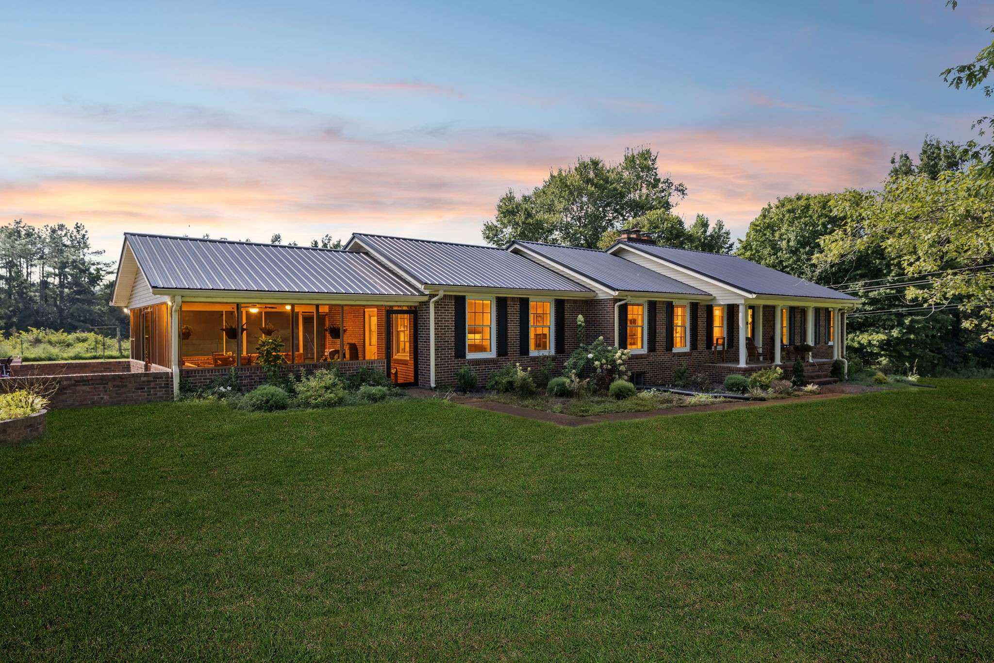 216 Napier Lake Rd, Hohenwald, TN 38462
