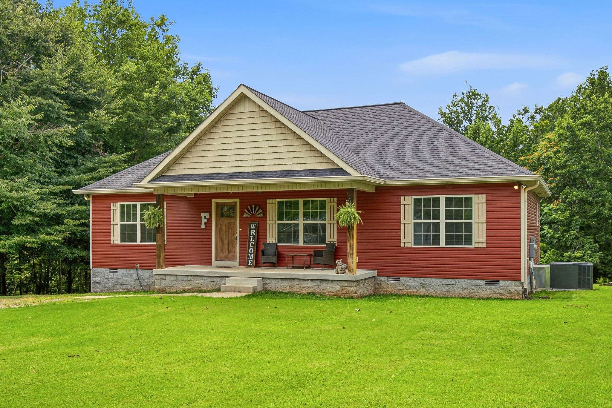 222 Hog Back Ridge Rd, Bethpage, TN 37022
