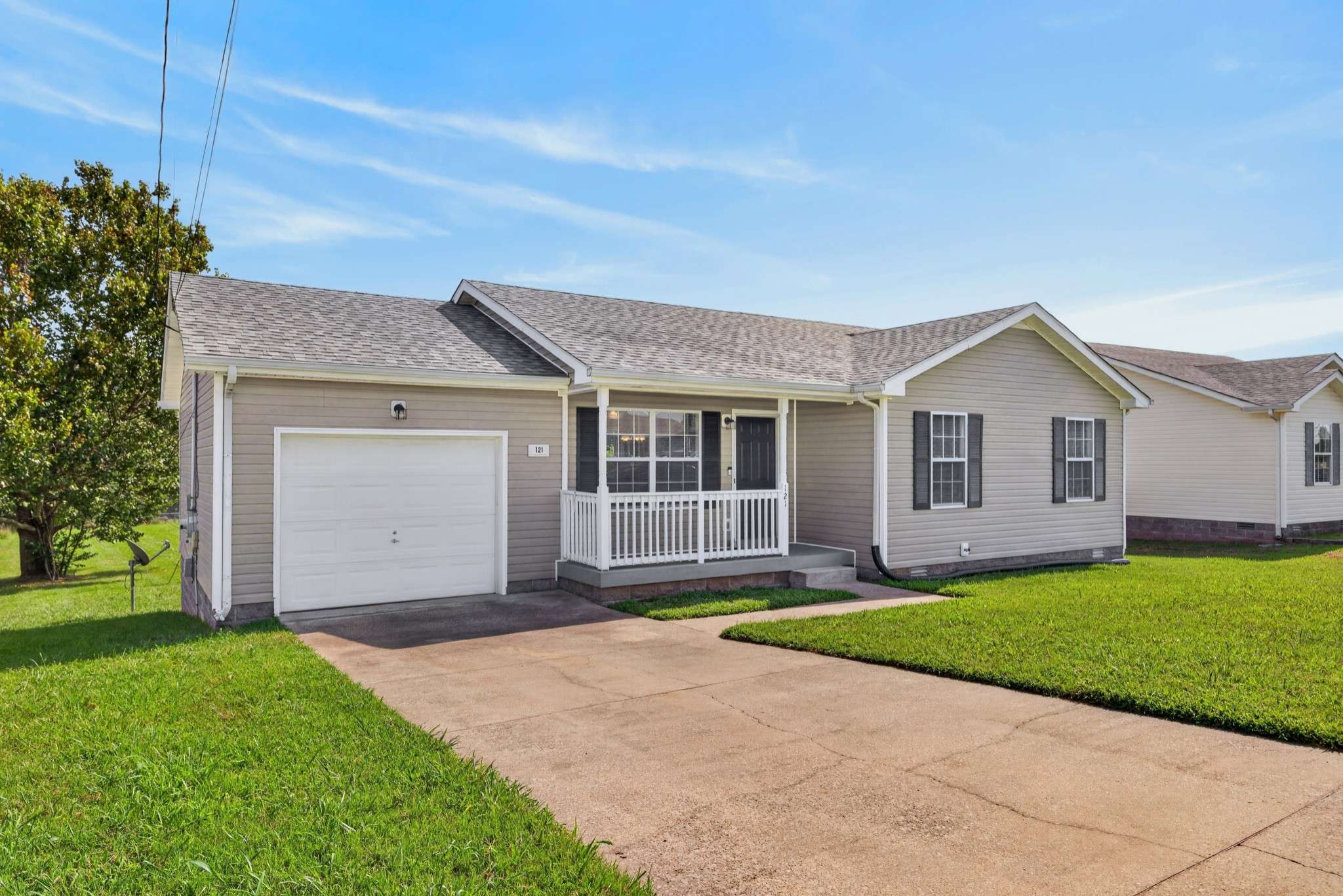 121 Gleaves Ln, Oak Grove, KY 42262