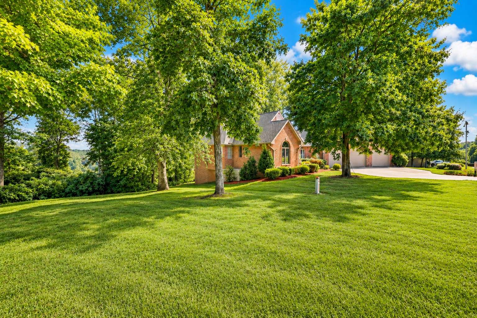 241 Sequoyah Trl, Cadiz, KY 42211