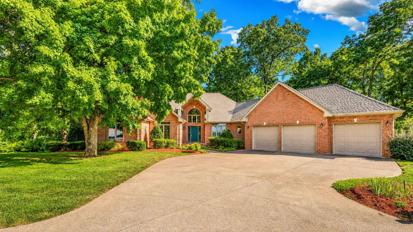 241 Sequoyah Trl, Cadiz, KY 42211