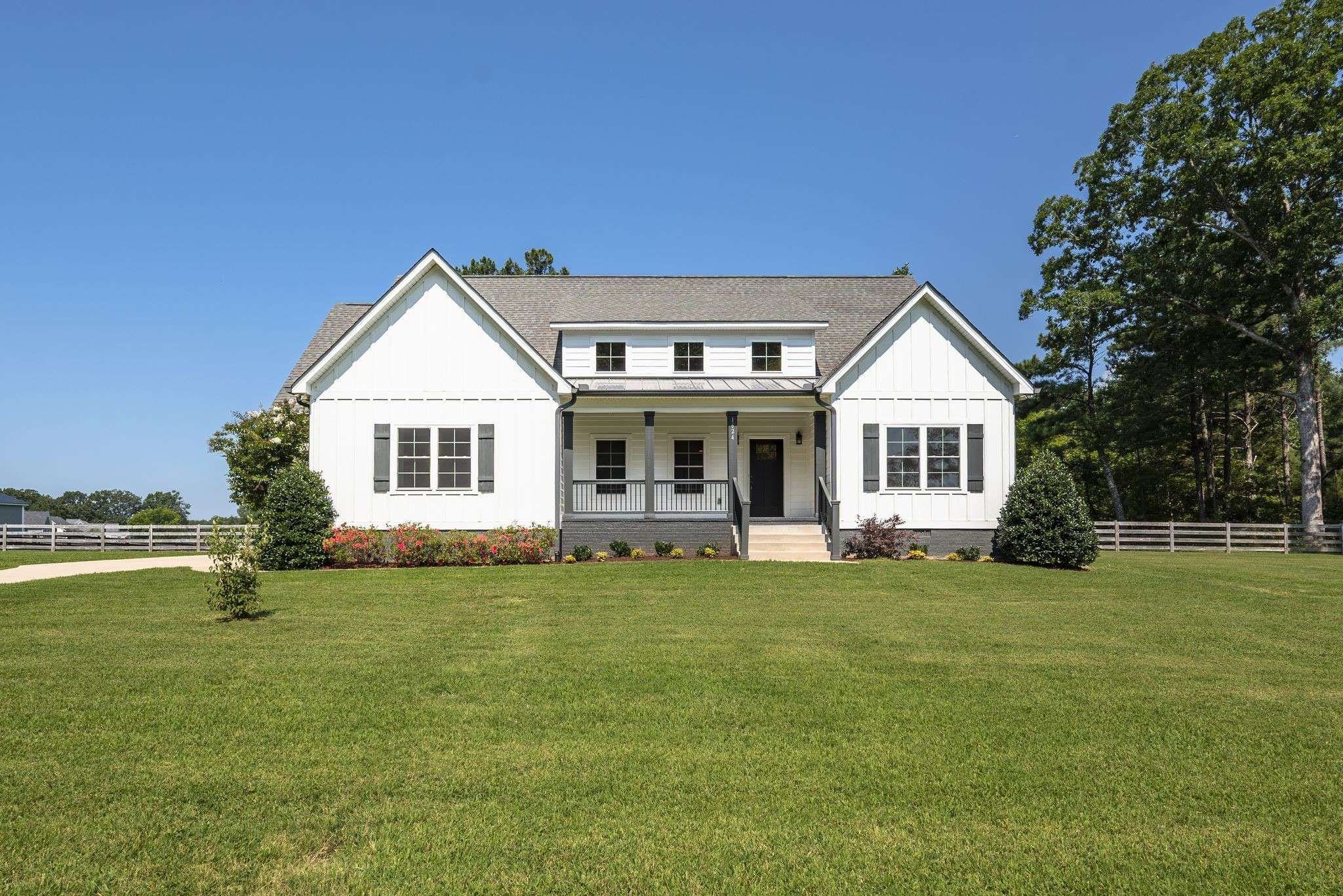 1624 Porter Rd, Burns, TN 37029