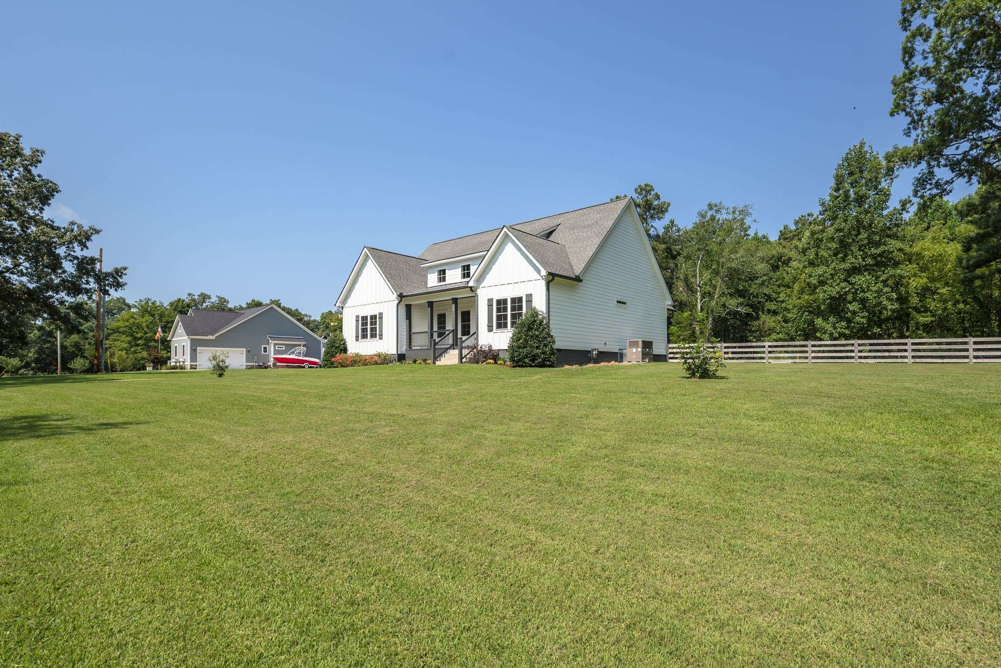 1624 Porter Rd, Burns, TN 37029