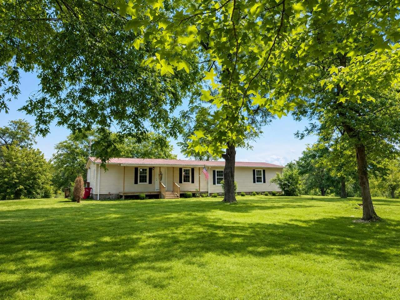 3231 E Stinson Rd, Lafayette, TN 37083
