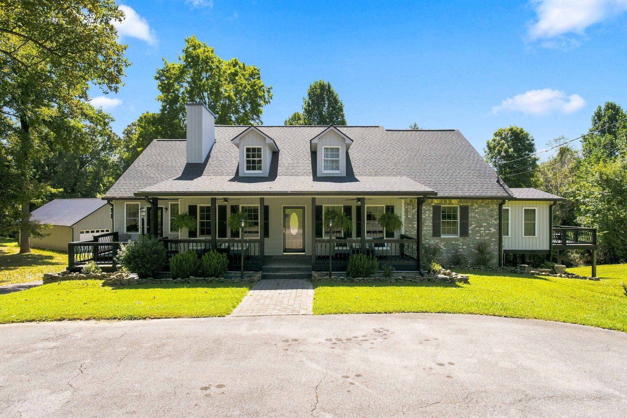1032 Trainer Ave, Burns, TN 37029