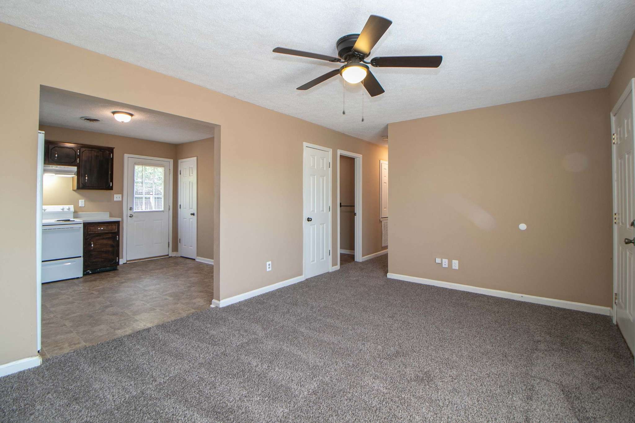 411 Eddy St, Oak Grove, KY 42262
